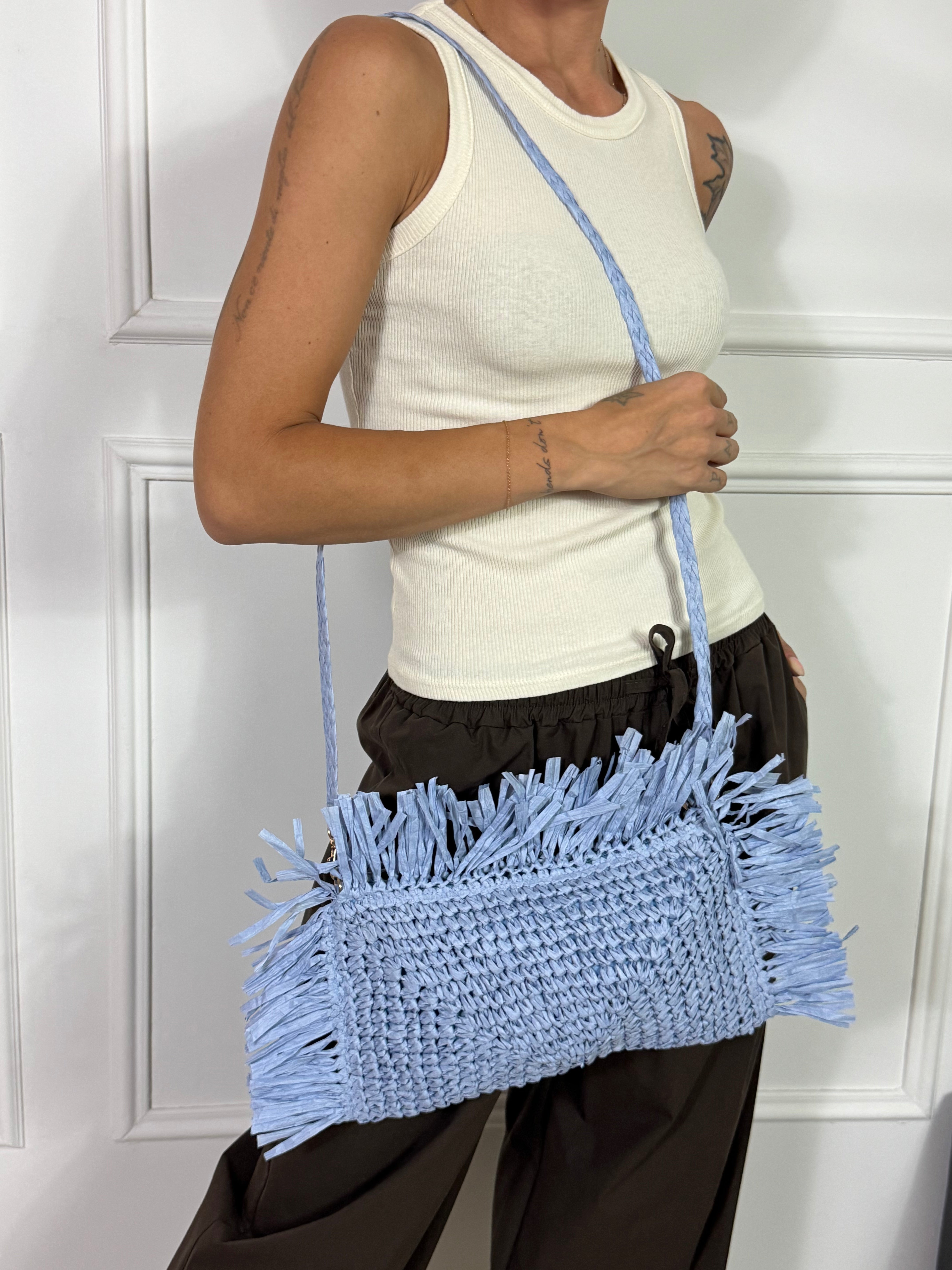 Borsa tracollina / Pochette rettangolare in raffia con frange
