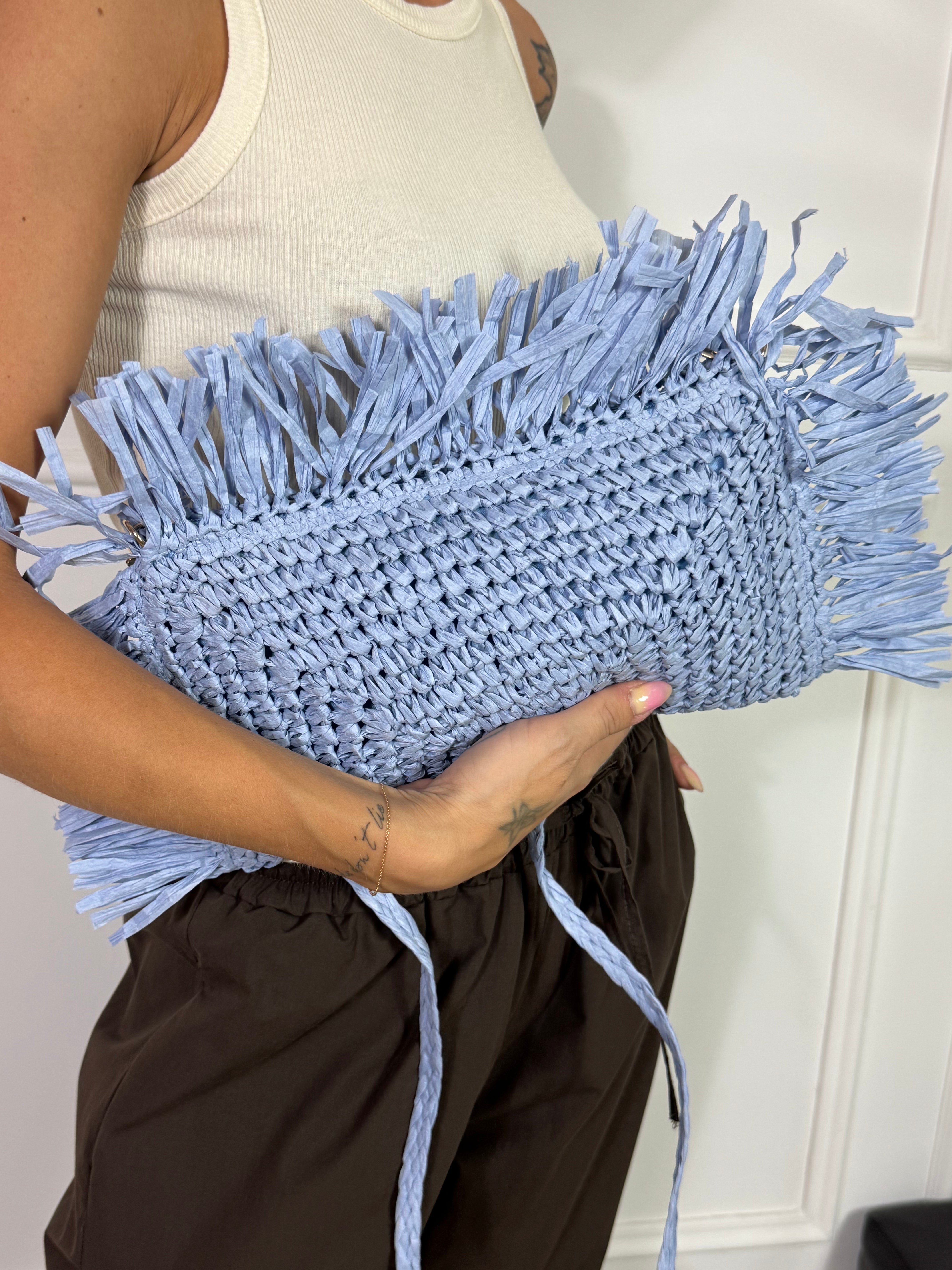 Borsa tracollina / Pochette rettangolare in raffia con frange