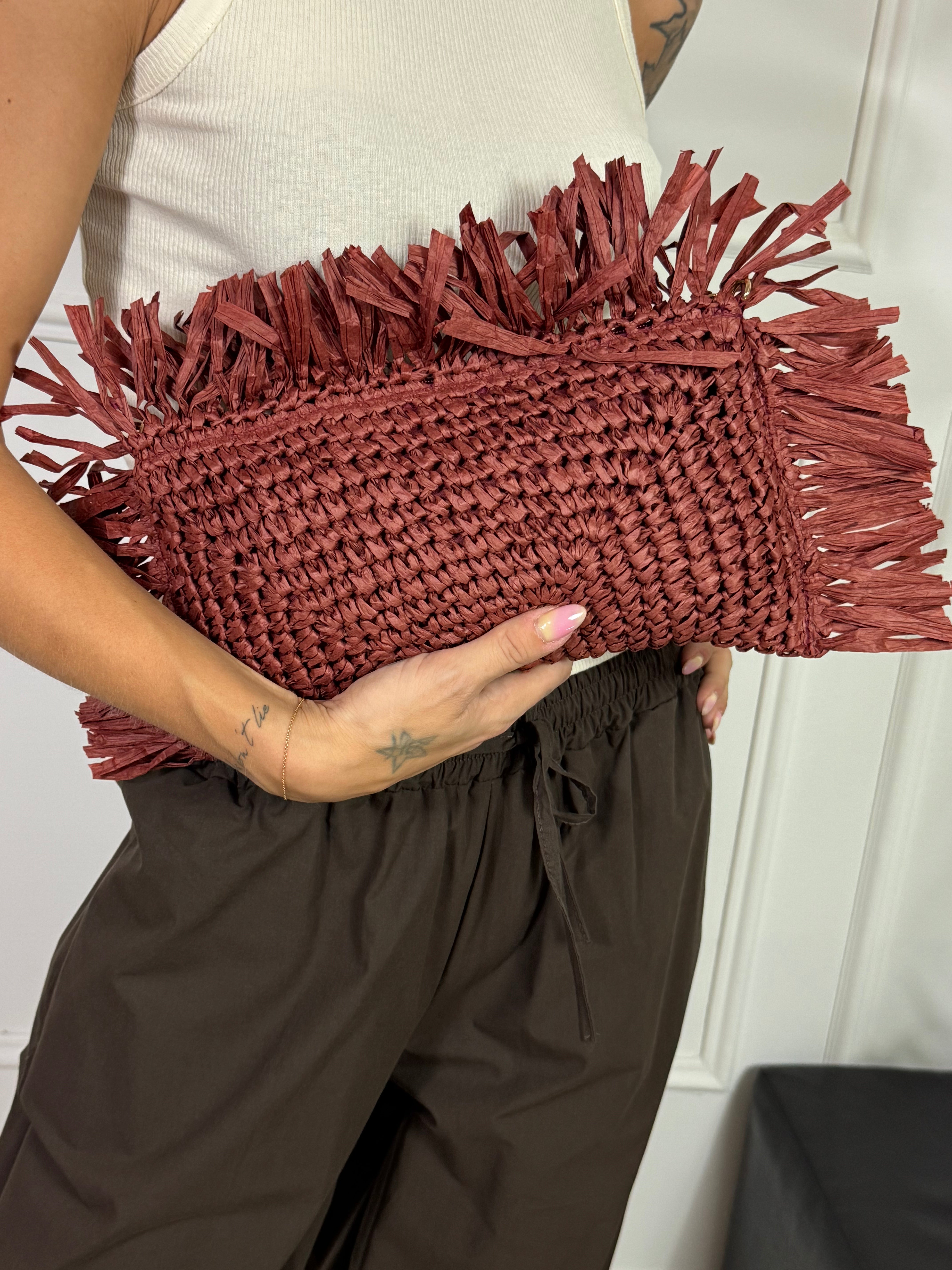Borsa tracollina / Pochette rettangolare in raffia con frange
