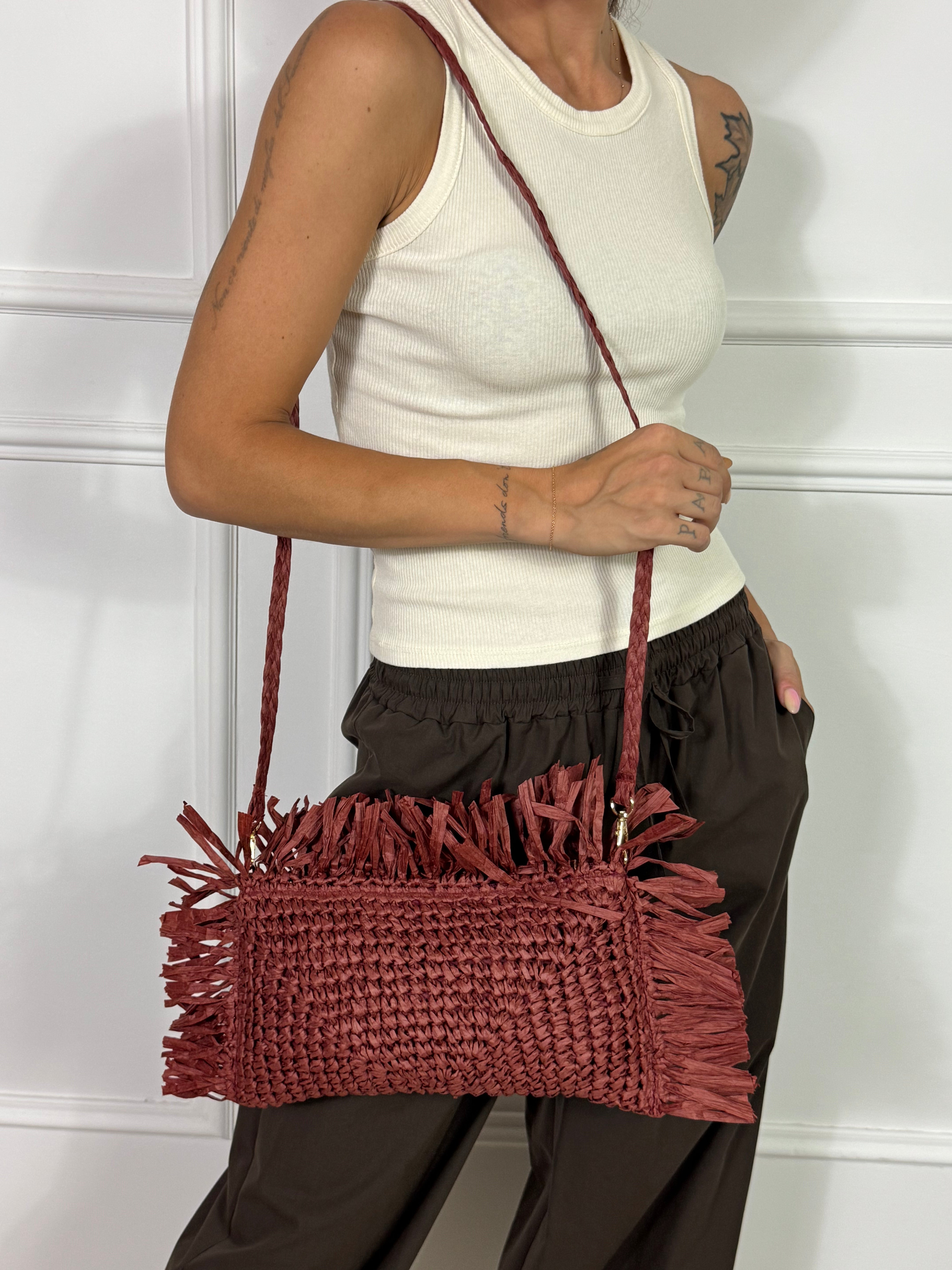Borsa tracollina / Pochette rettangolare in raffia con frange