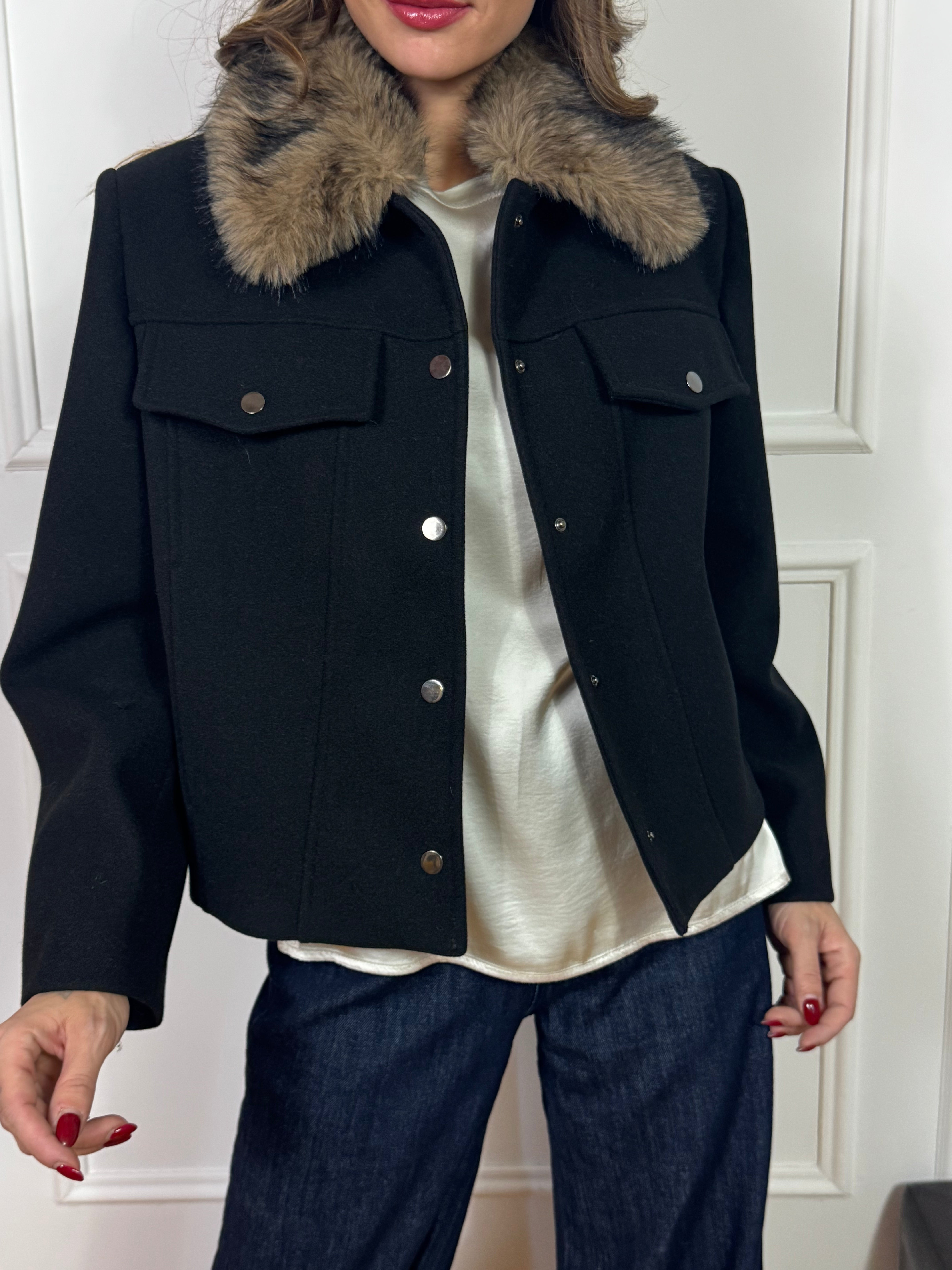 Giacca cappotto corto KONTATTO con collo in ecopelliccia removibile