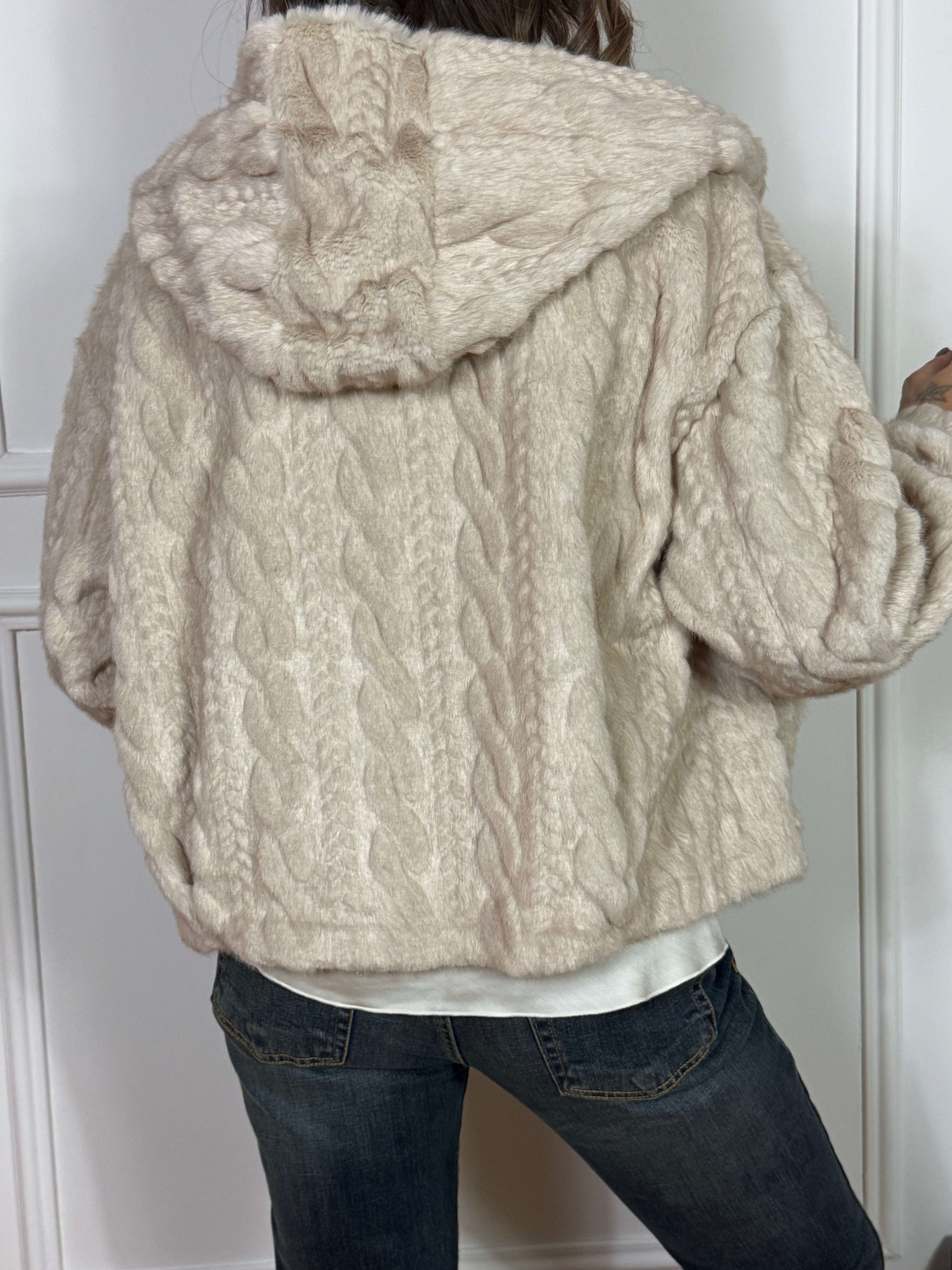 Giacca ecopelo lavorazione tricot Philia Loft con cappuccio