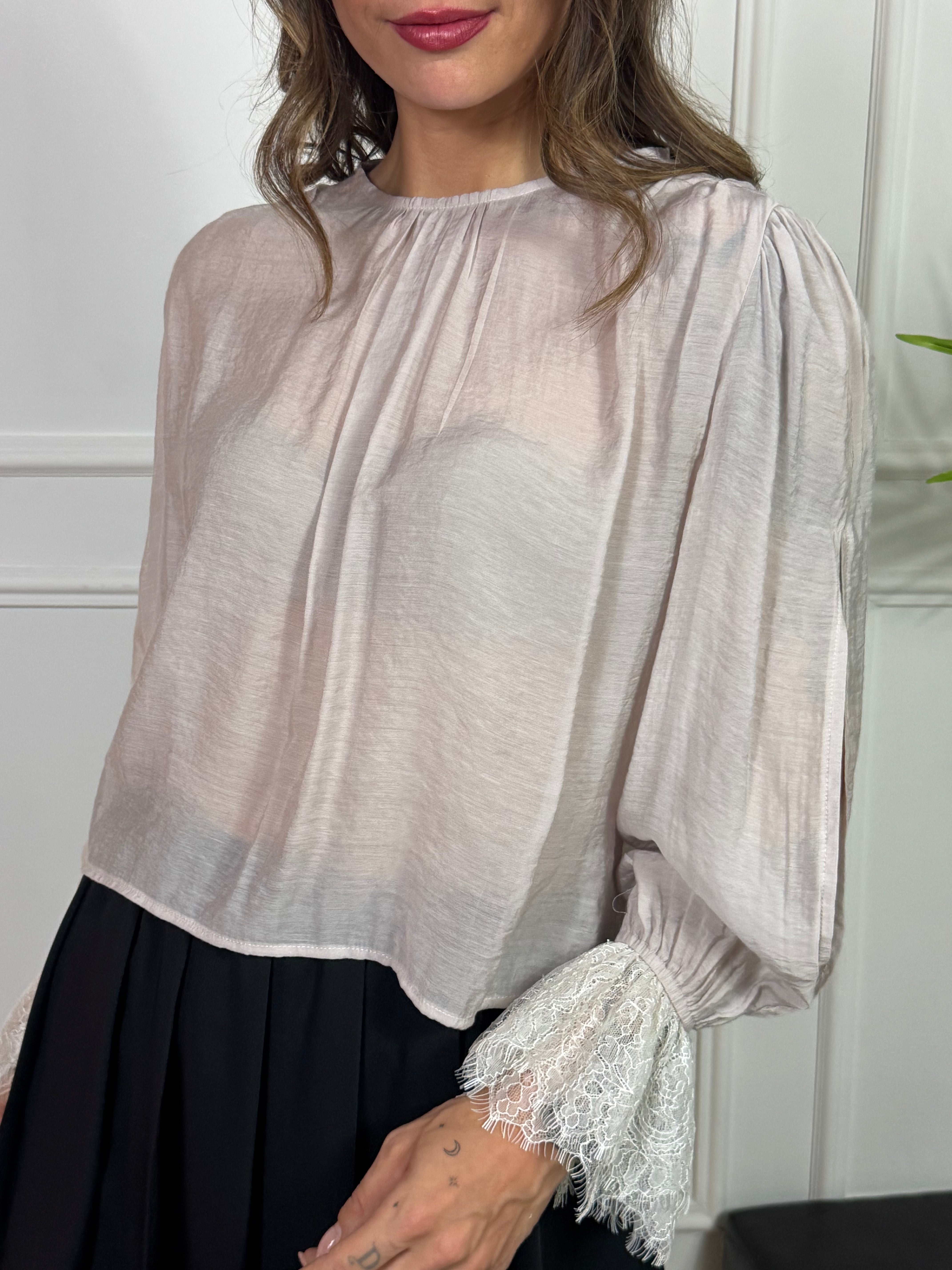 Camicia casacca a scatoletta in mussola You Decide con pizzo e manica aperta