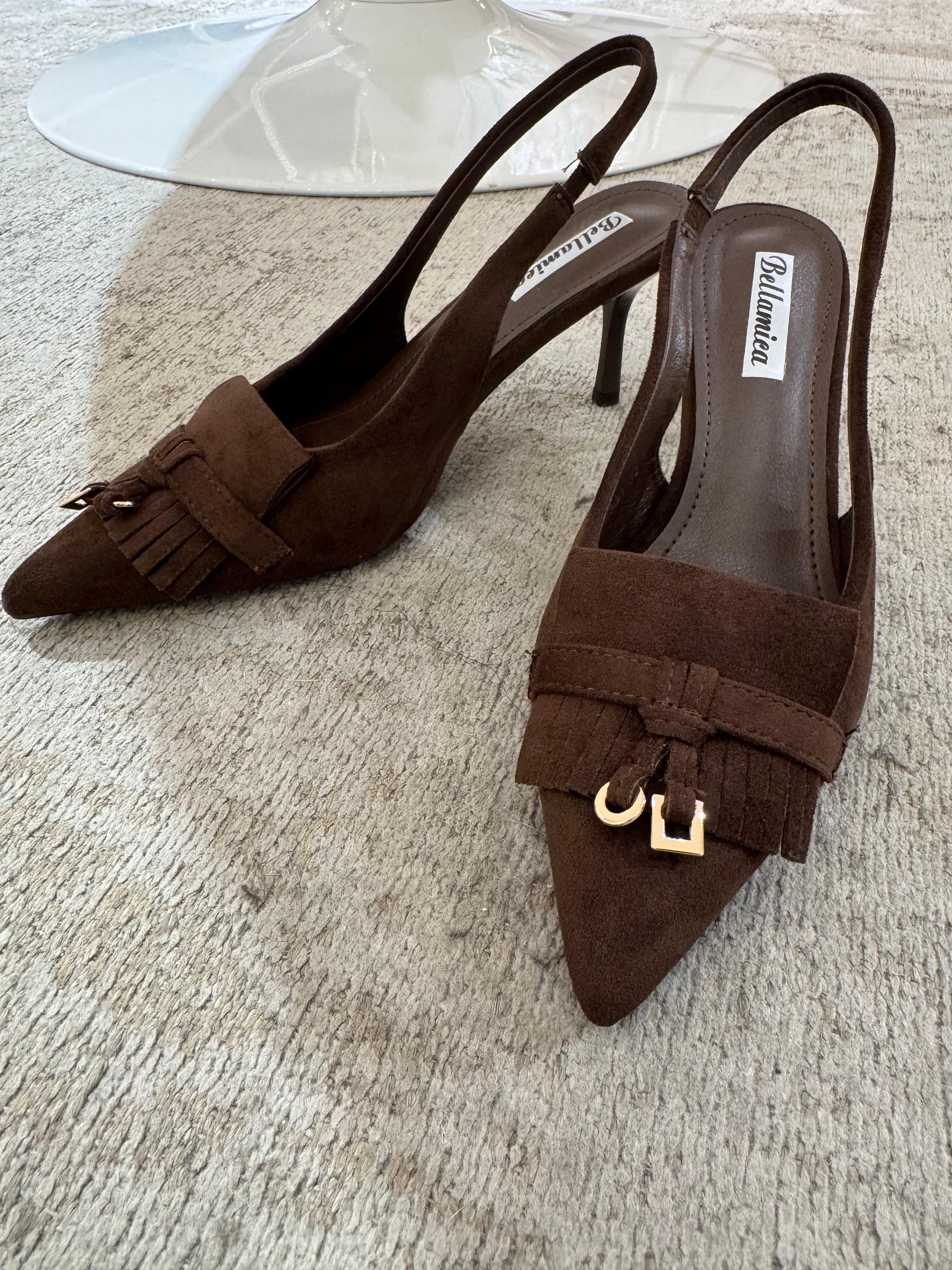 Scarpa con tacco SLINGBACK SCAMOSCIATO CON FRANGETTE E CHARM