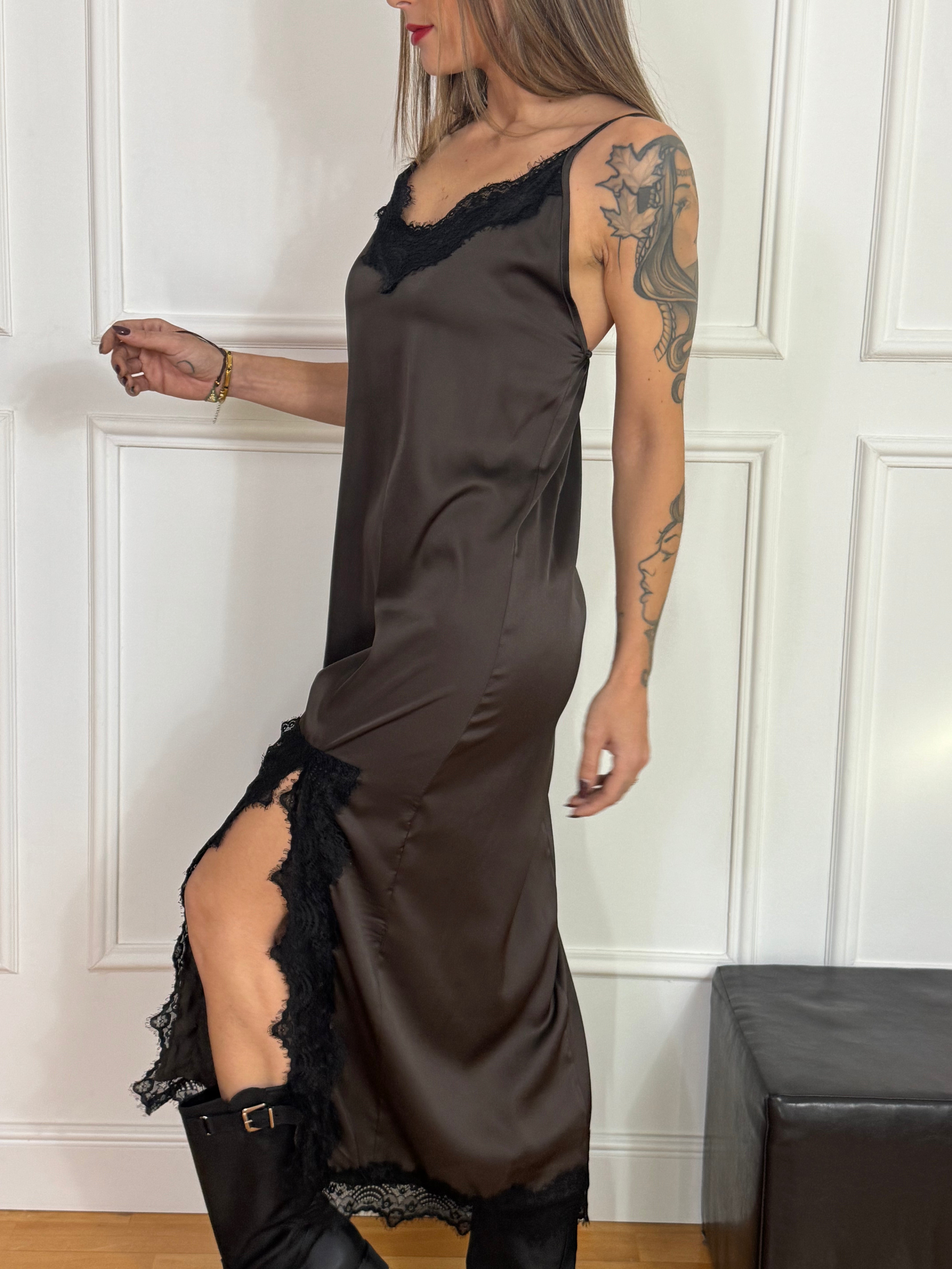 Abito sottoveste MIDI Kikisix con dettagli in pizzo