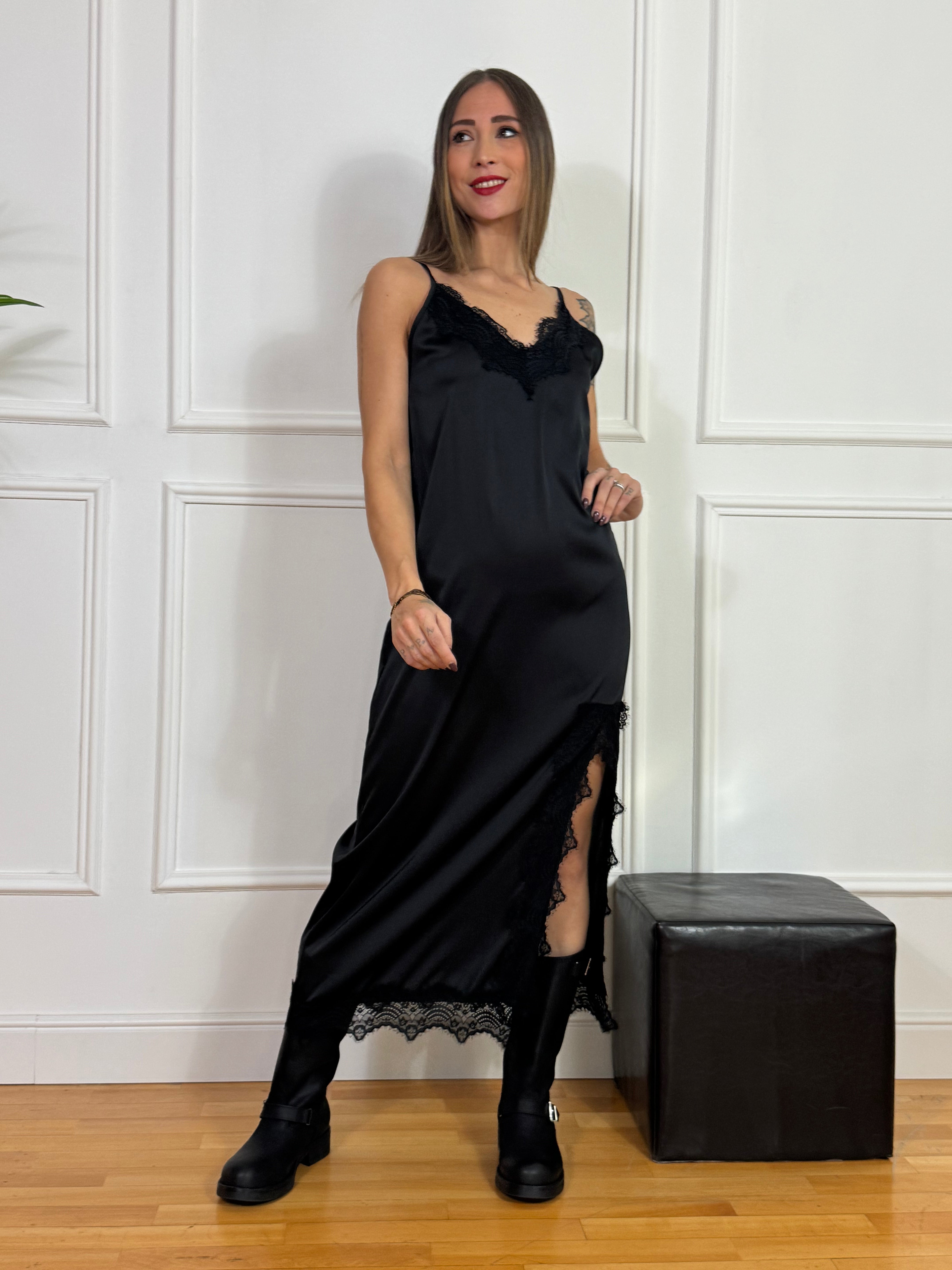 Abito sottoveste MIDI Kikisix con dettagli in pizzo