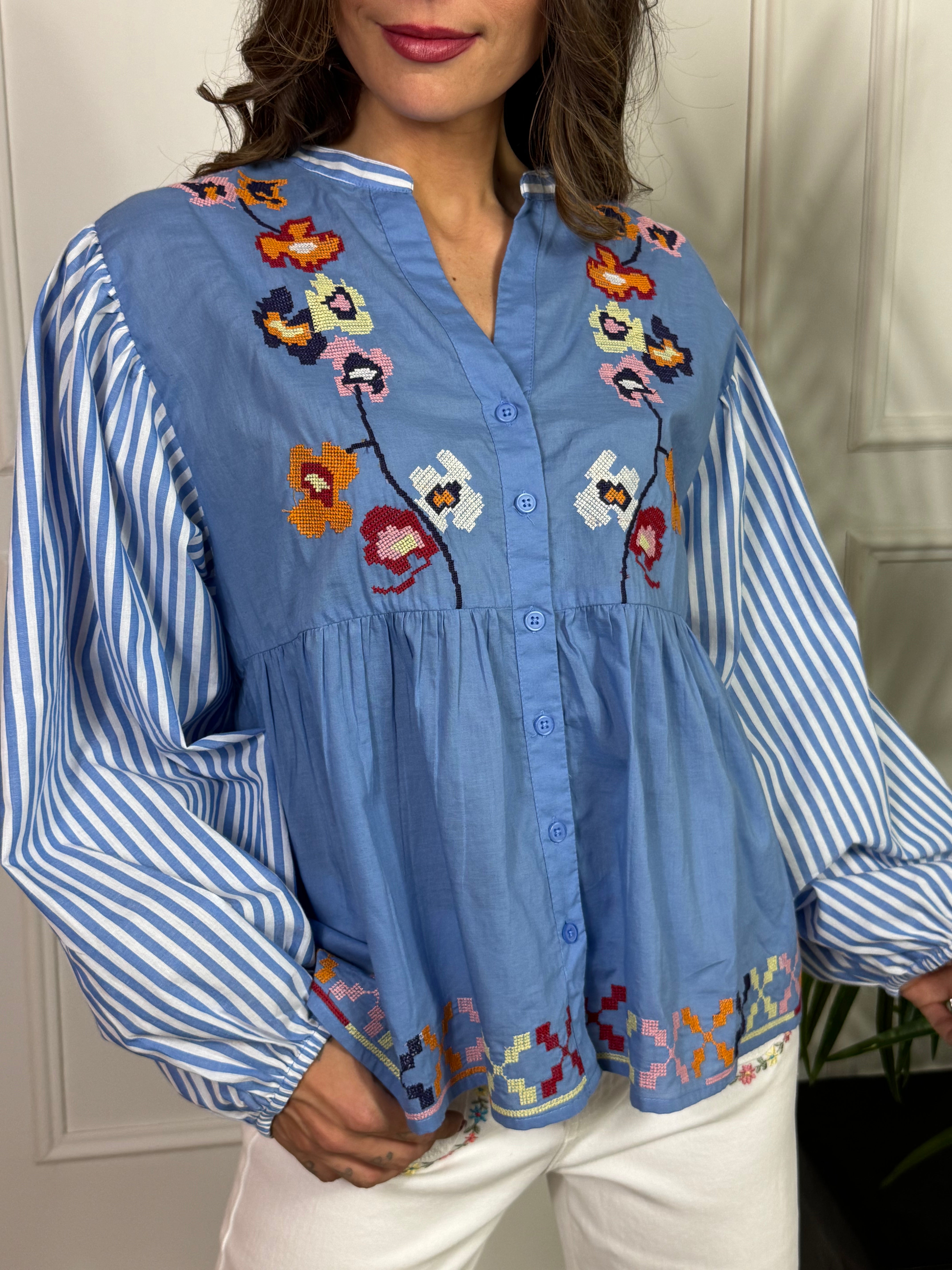 Camicia Kontatto RICAMI PUNTO CROCE E MANICHE A RIGHE