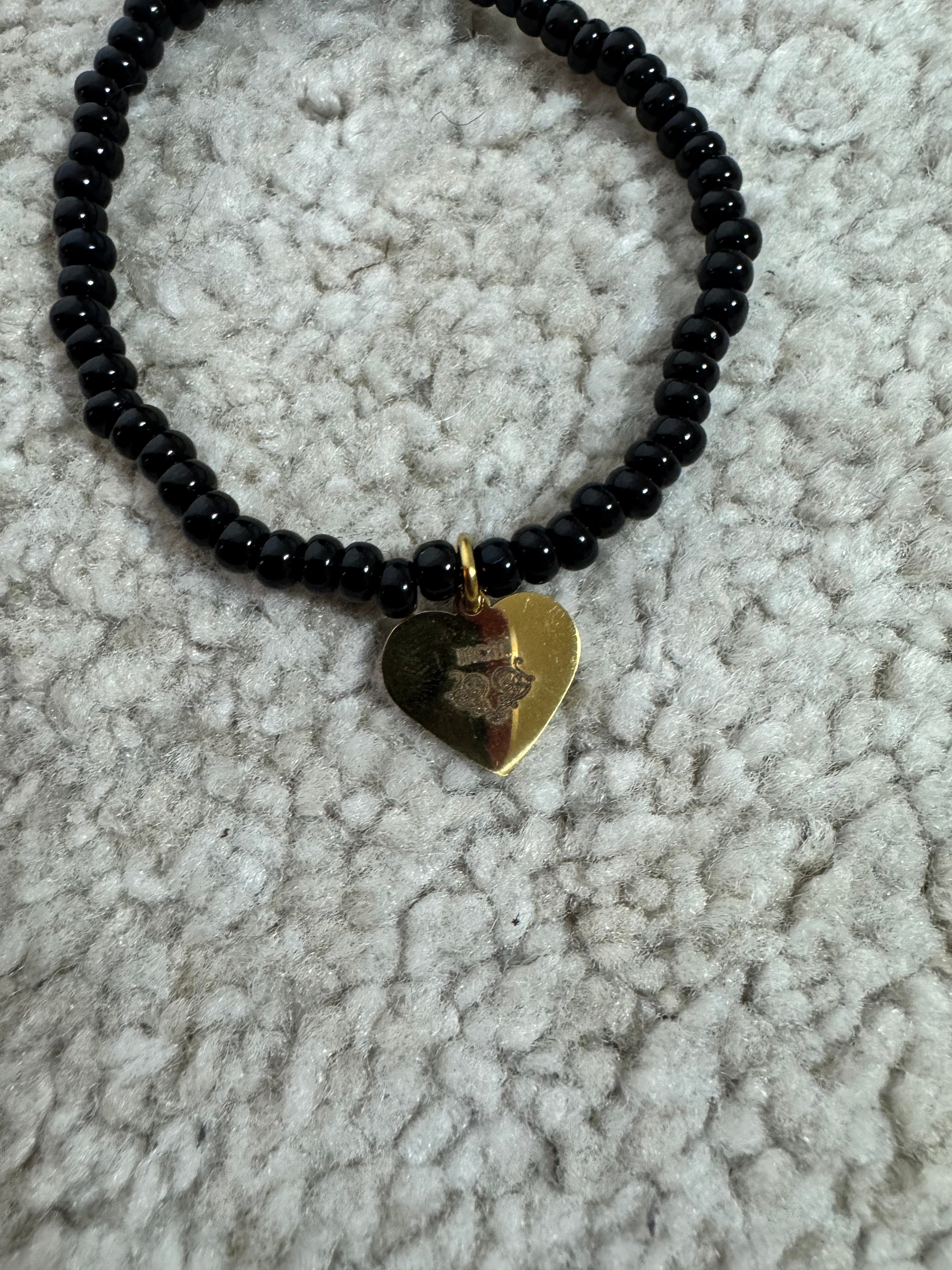 Bracciale sottile Momi ciondolo CUORE - NERO