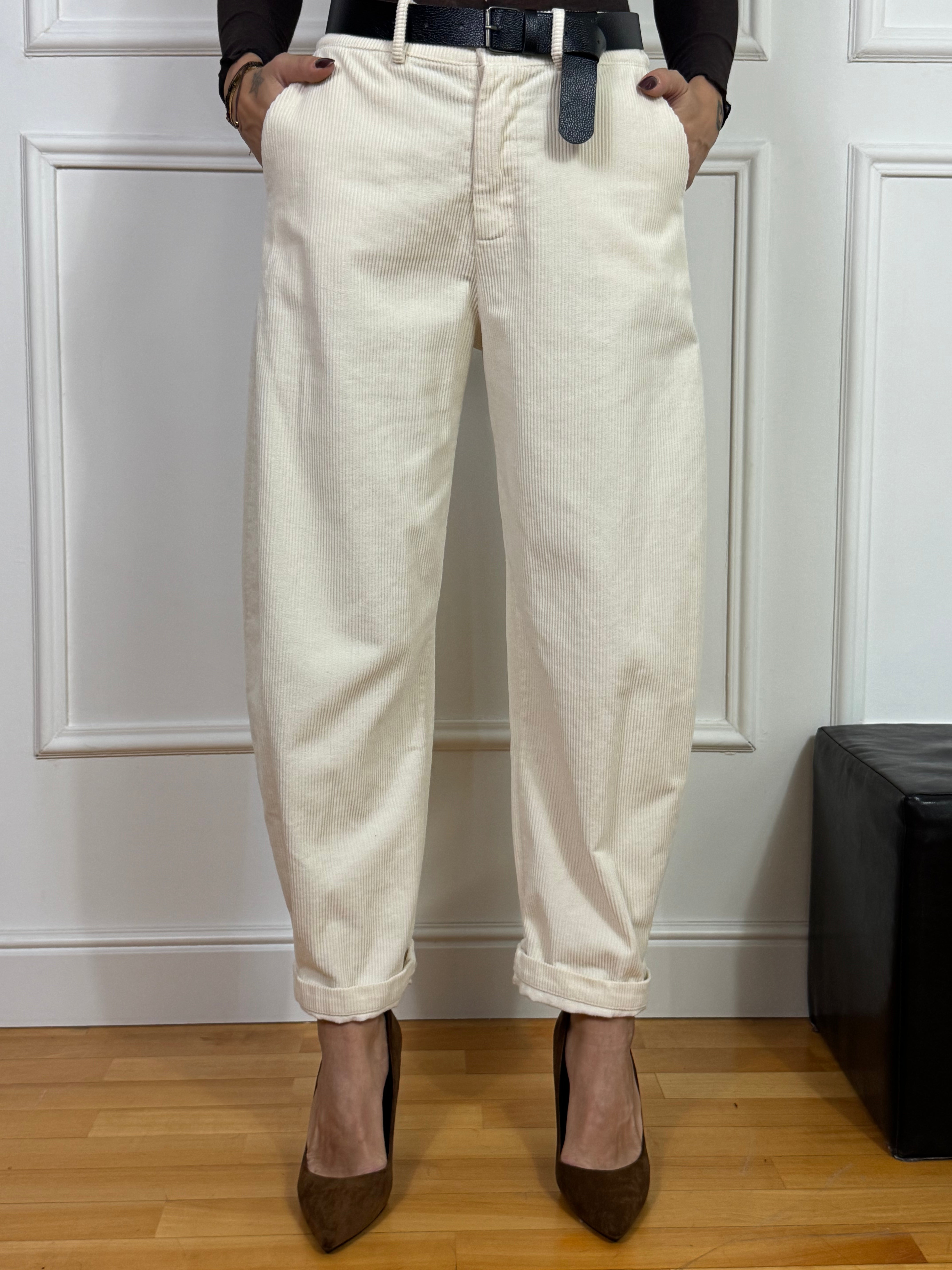 Pantalone a carota in velluto a costine Kikisix con cintura