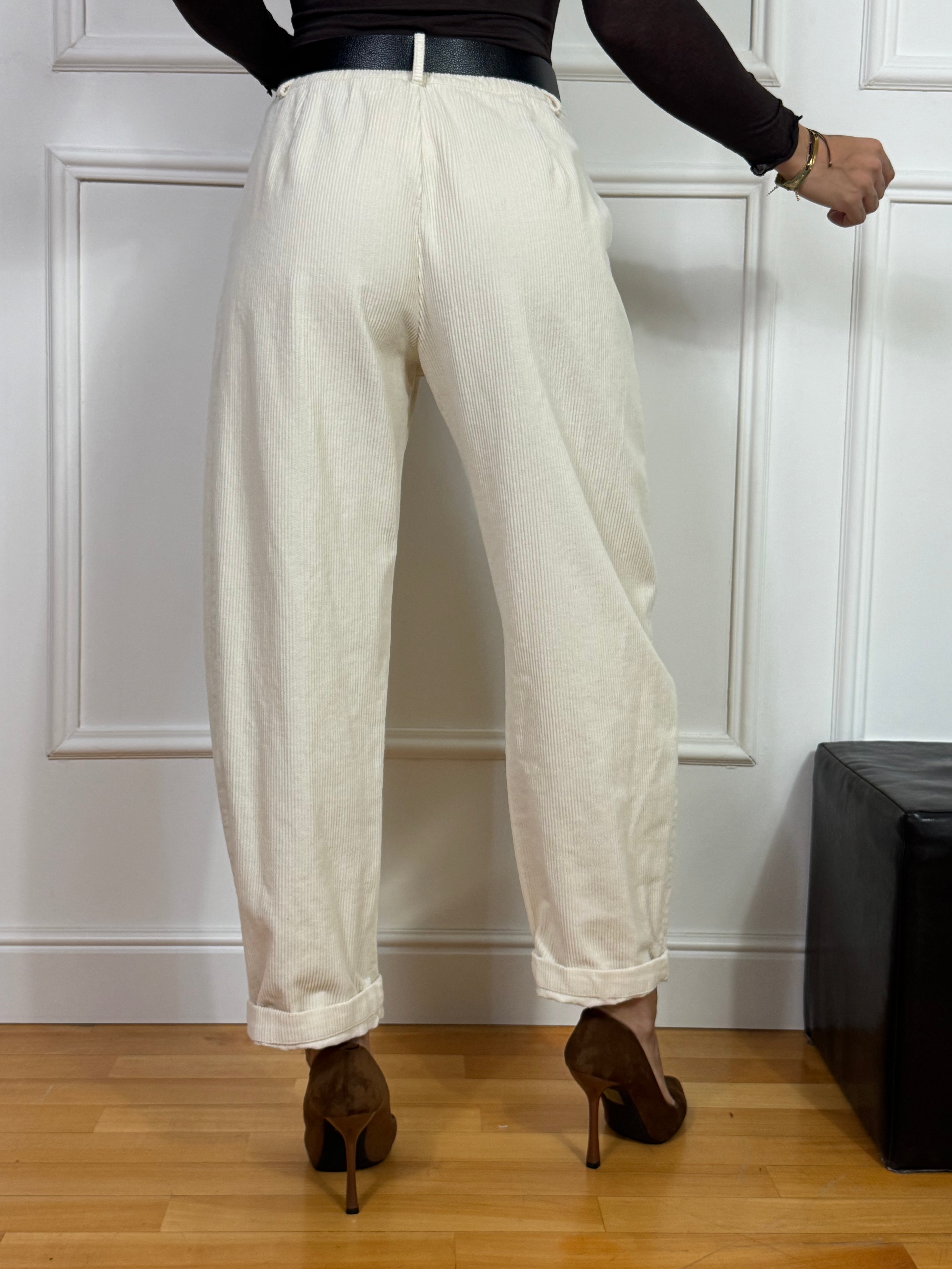 Pantalone a carota in velluto a costine Kikisix con cintura