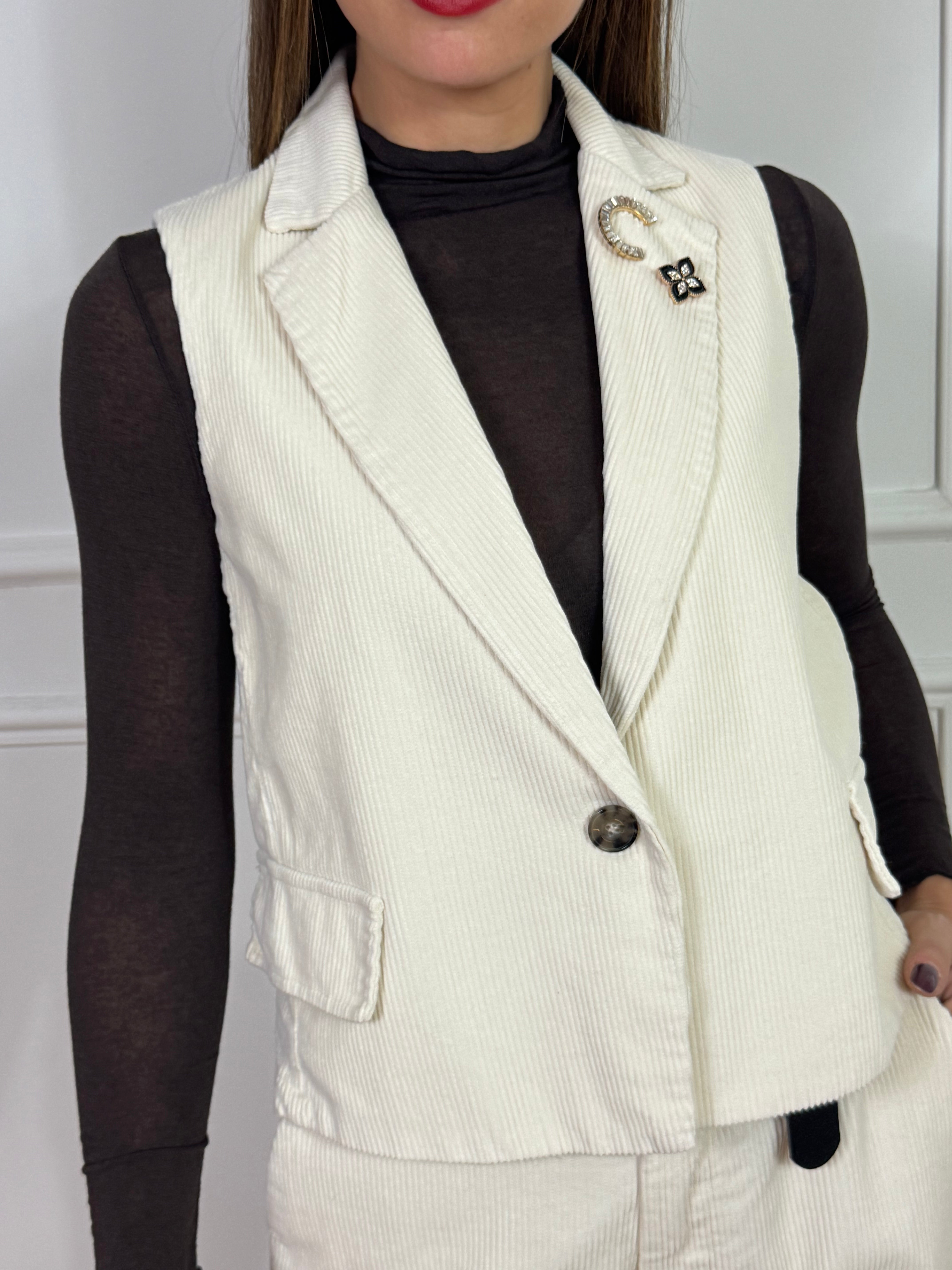 Gilet in velluto a costine Kikisix con spille