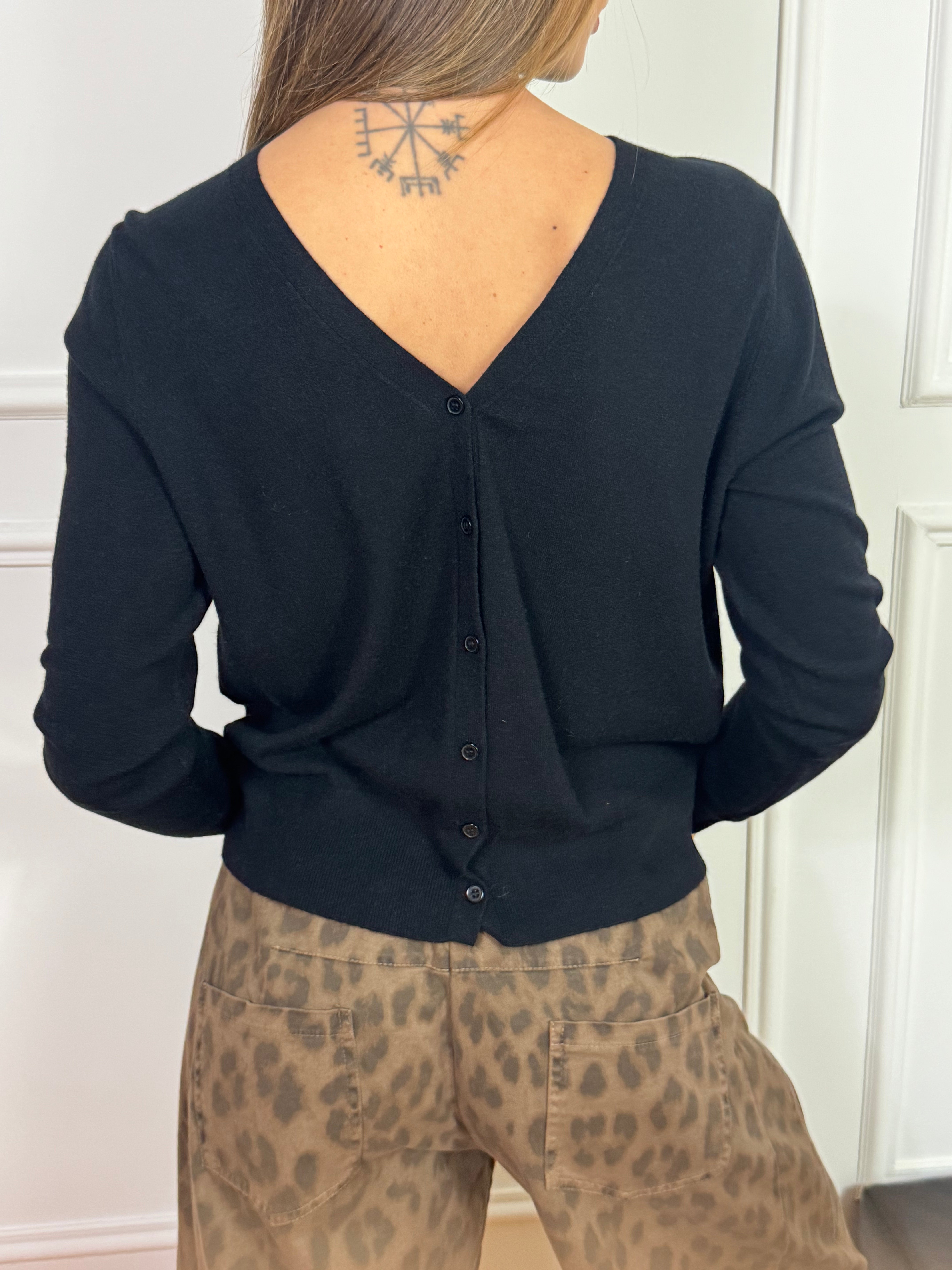 Cardigan corto con bottoni Kikisix BASICO