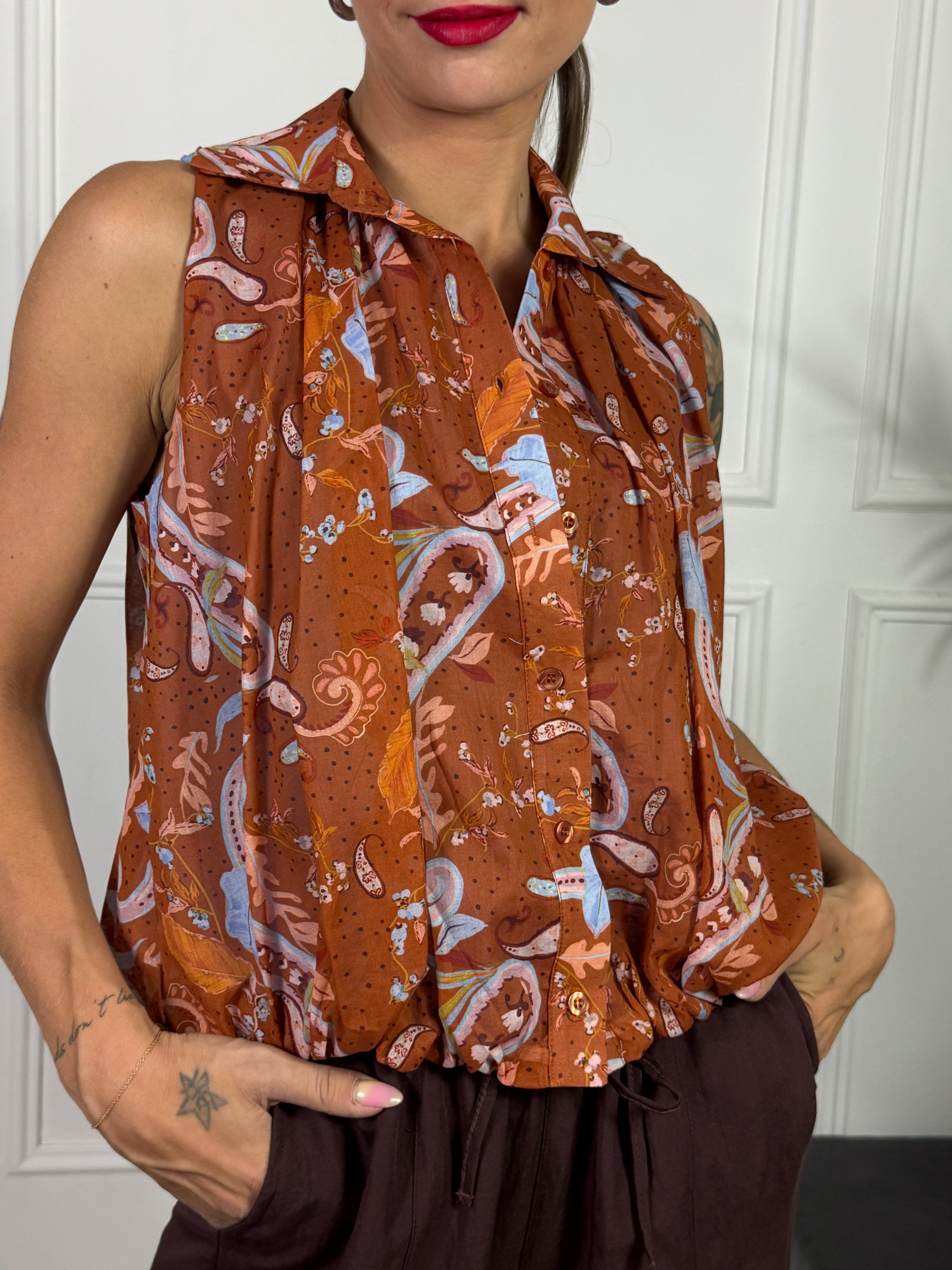 Camicia smanicata in mussola Kikisix ballon fantasia coccio celeste