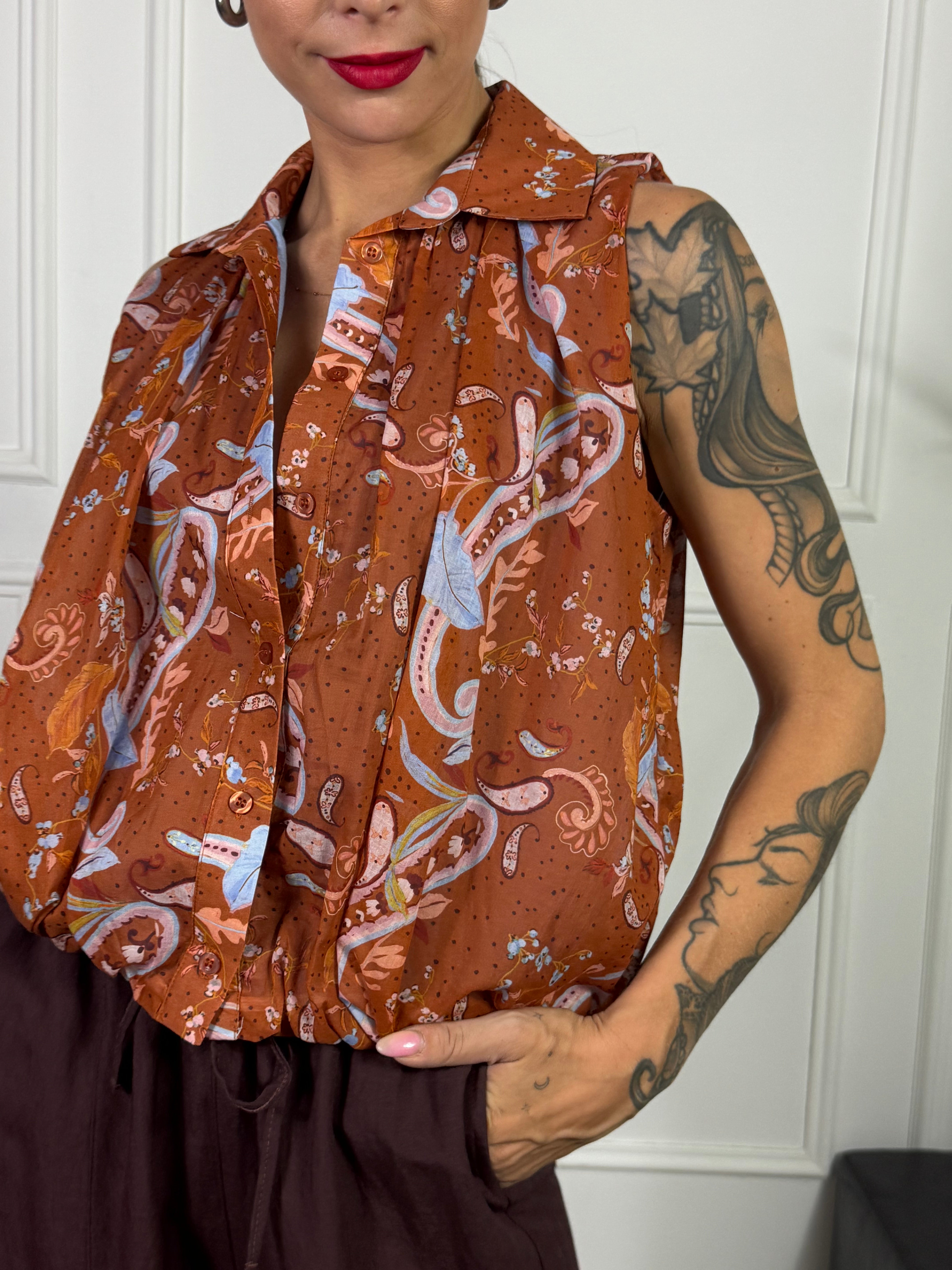 Camicia smanicata in mussola Kikisix ballon fantasia coccio celeste
