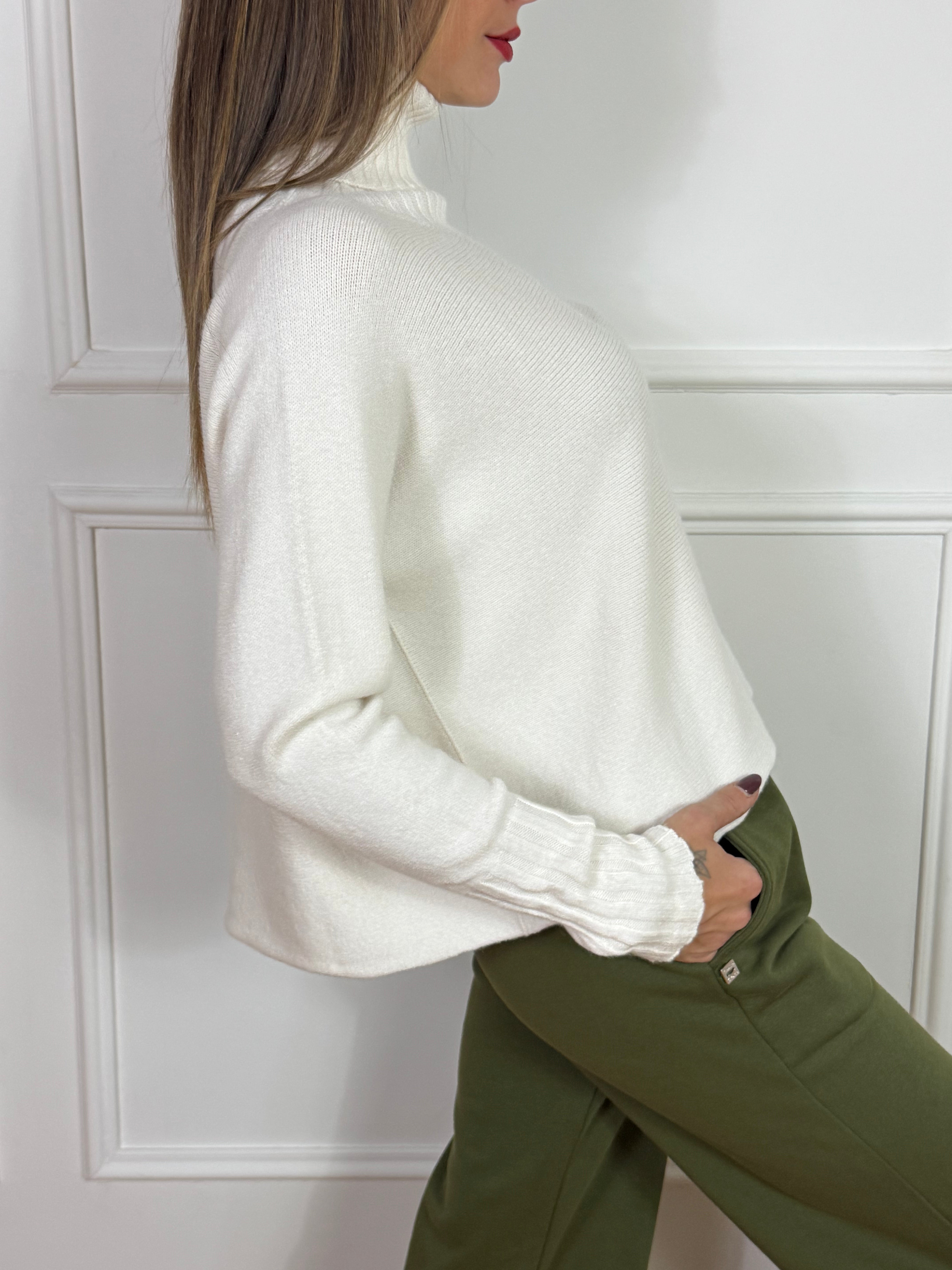 Maglia collo alto Manila Grace modello VALERIA