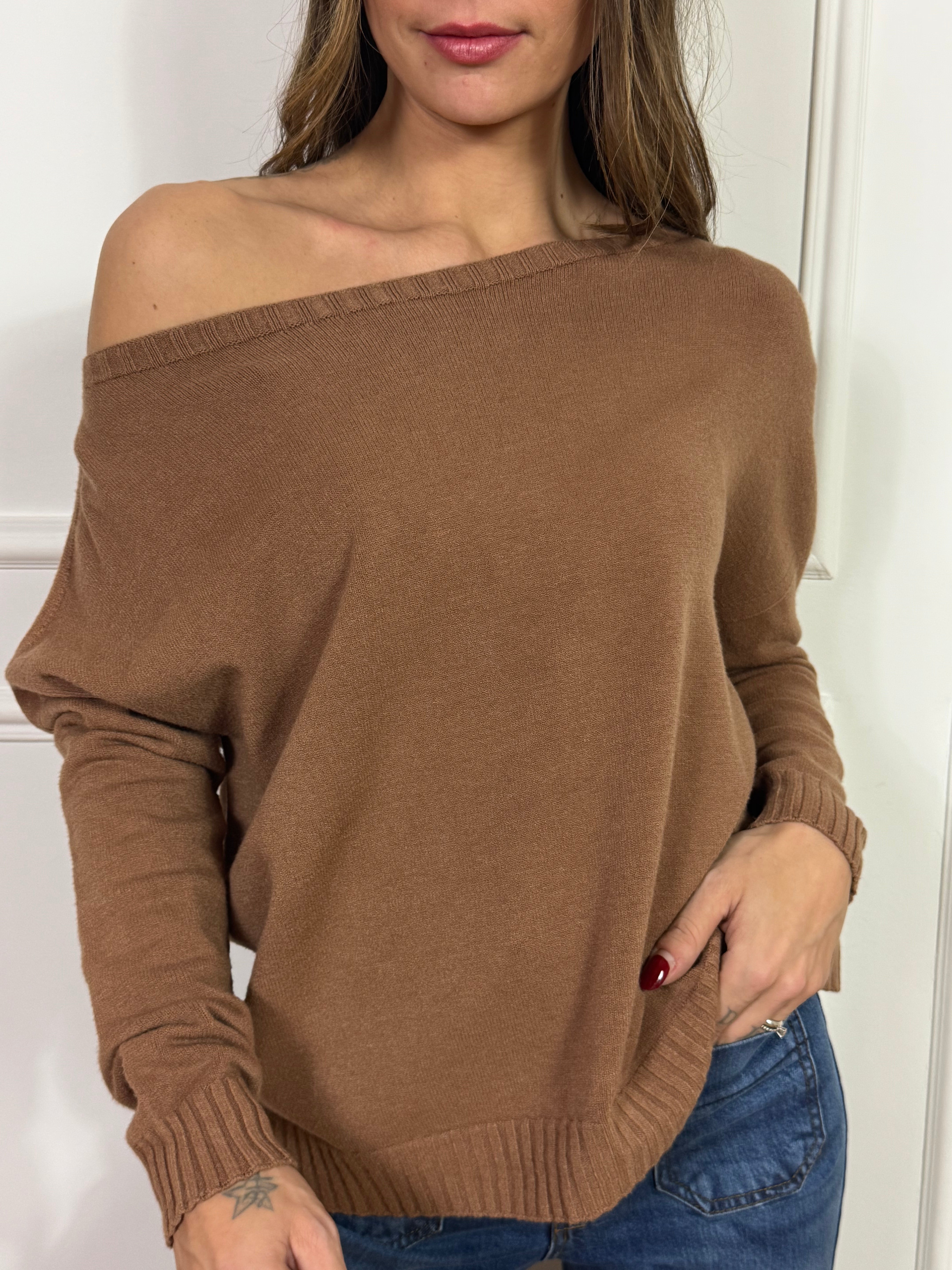 Maglia scollo barchetta TENSIONE IN