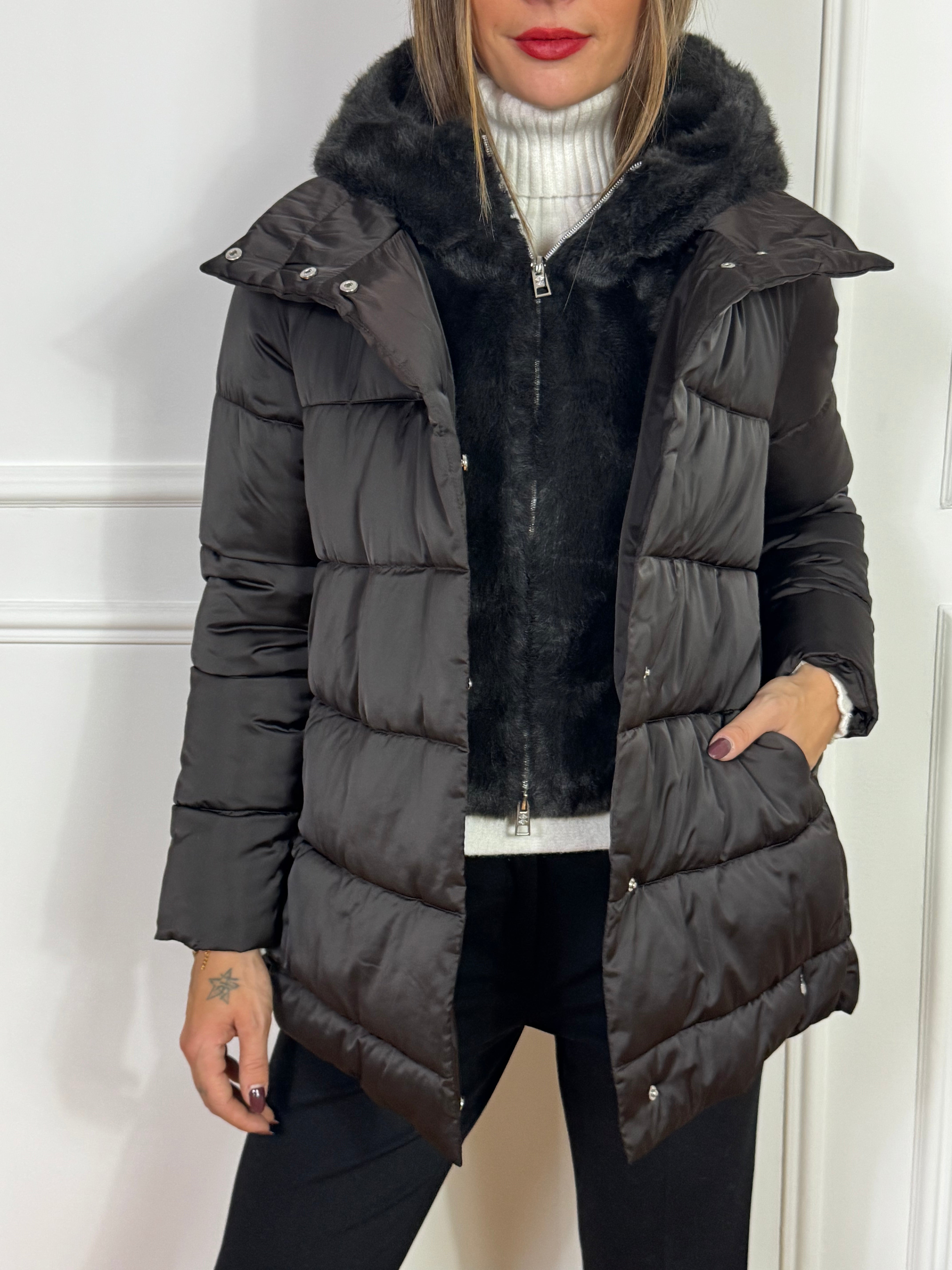 Piumino imbottito Ragno con cappuccio in ecopelliccia removibile