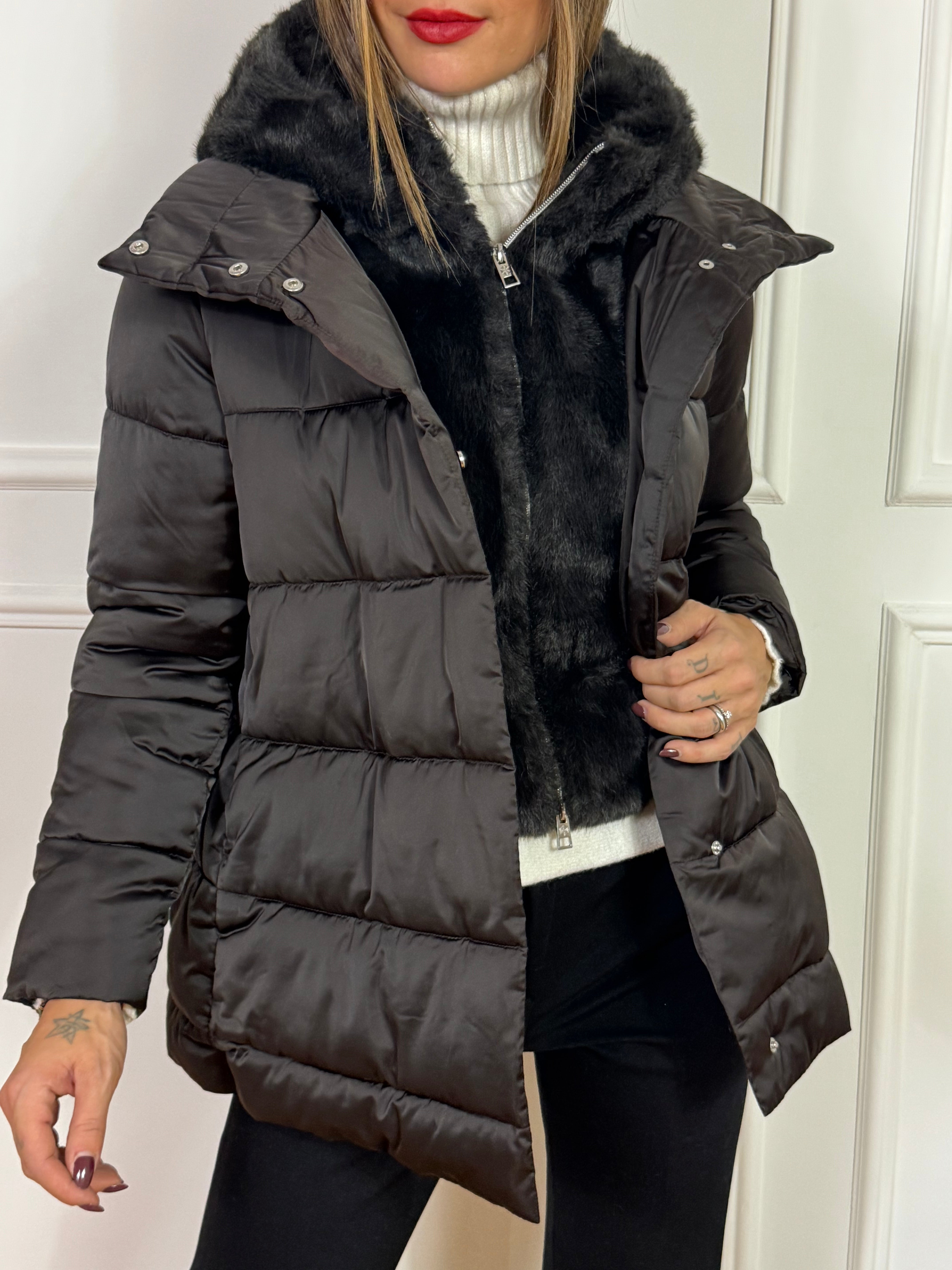 Piumino imbottito Ragno con cappuccio in ecopelliccia removibile