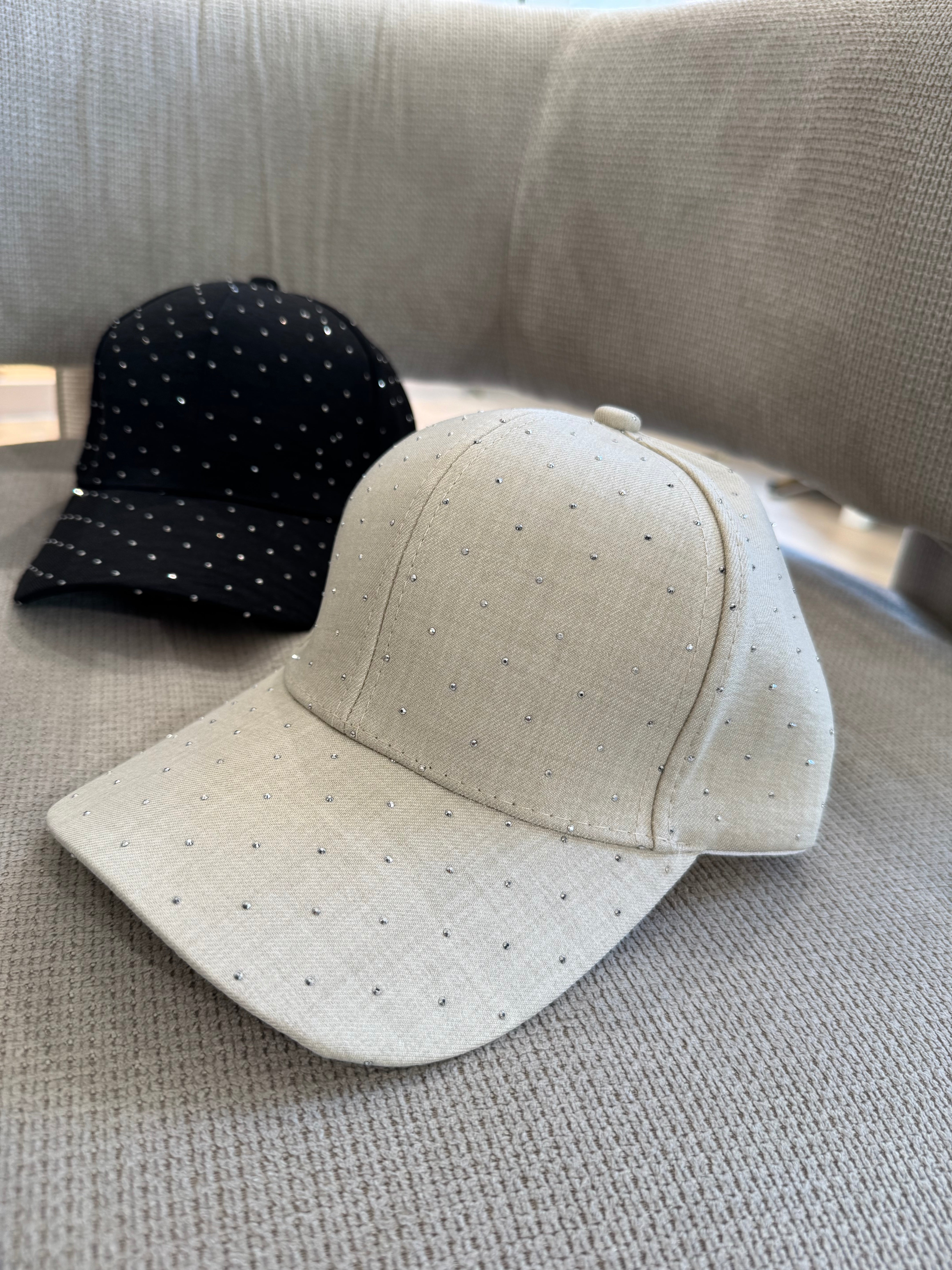 Cappello con visiera e strass Victoria ILMH