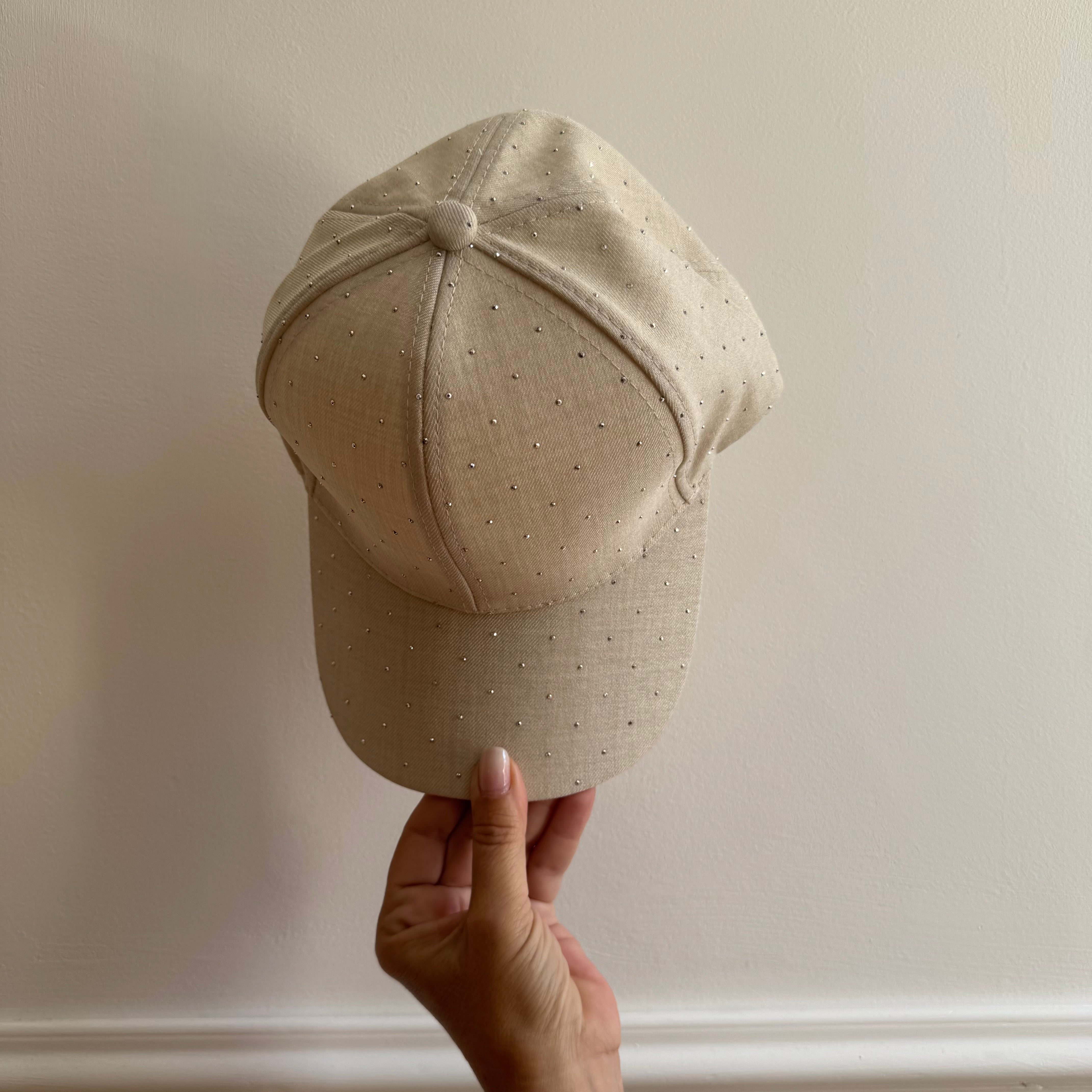 Cappello con visiera e strass Victoria ILMH