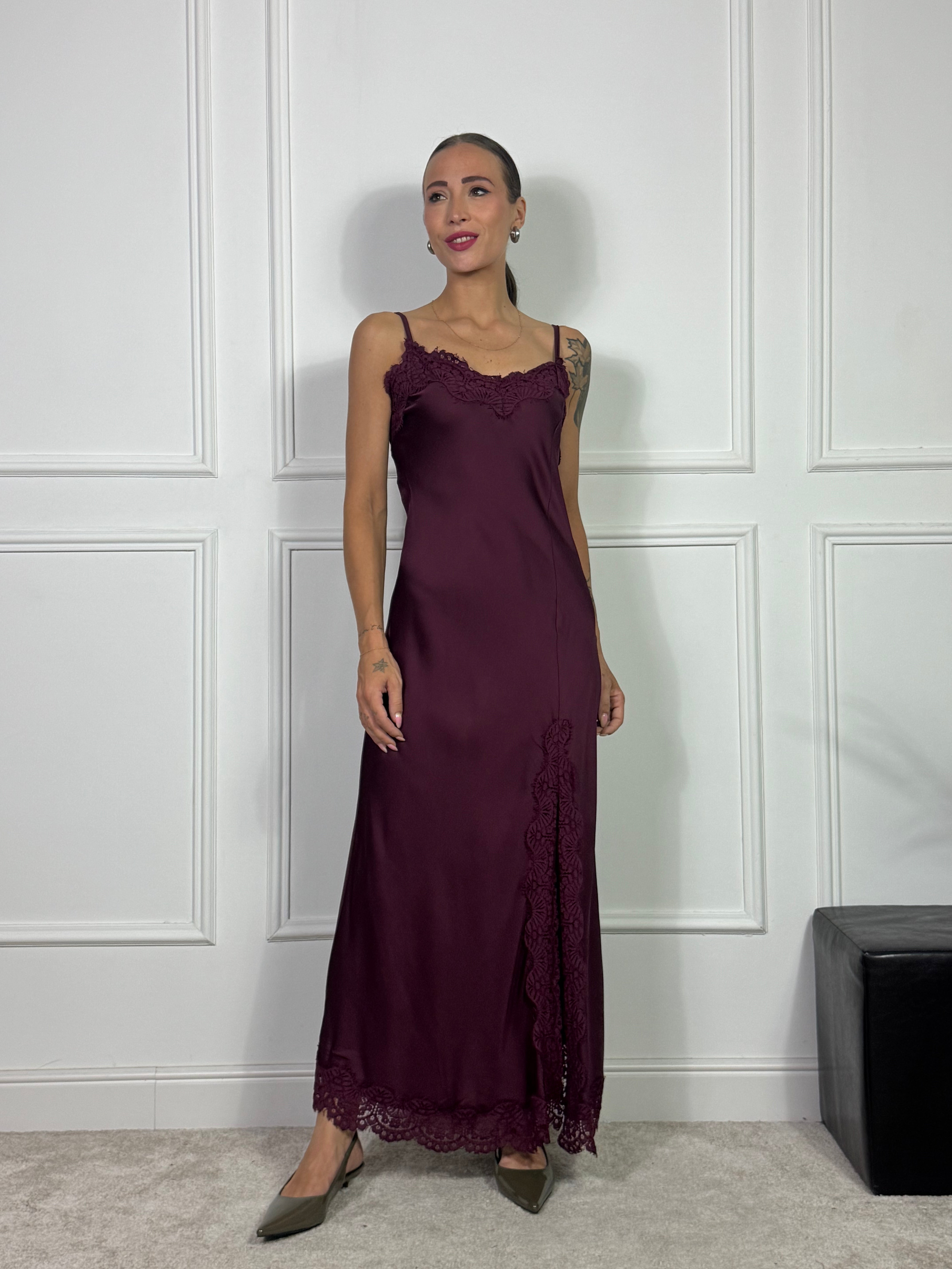 Abito lungo sottoveste Victoria ILMH con inserti pizzo e spacco