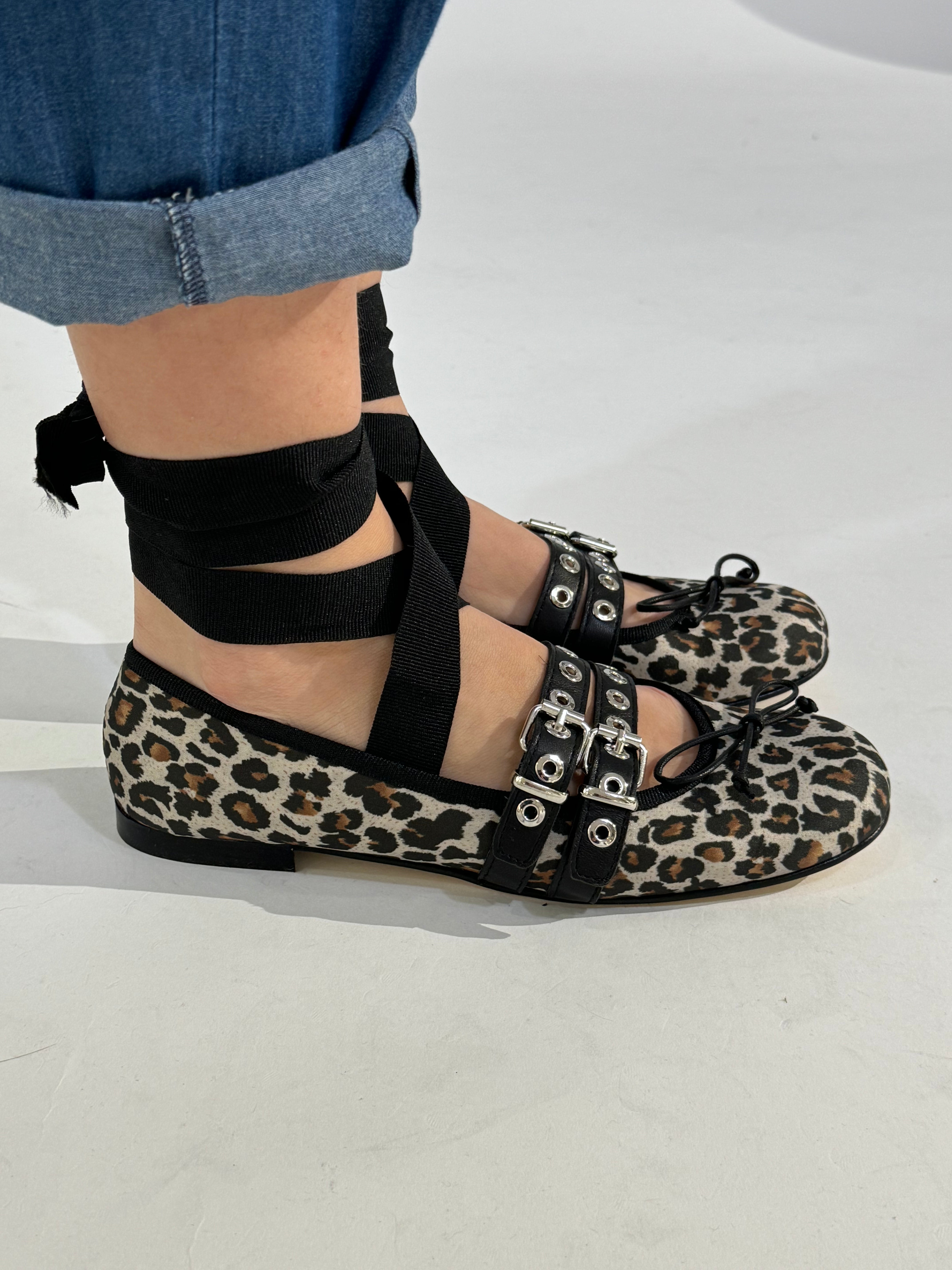 Ballerine Ovyè in vera pelle con laccetto LEOPARDATO