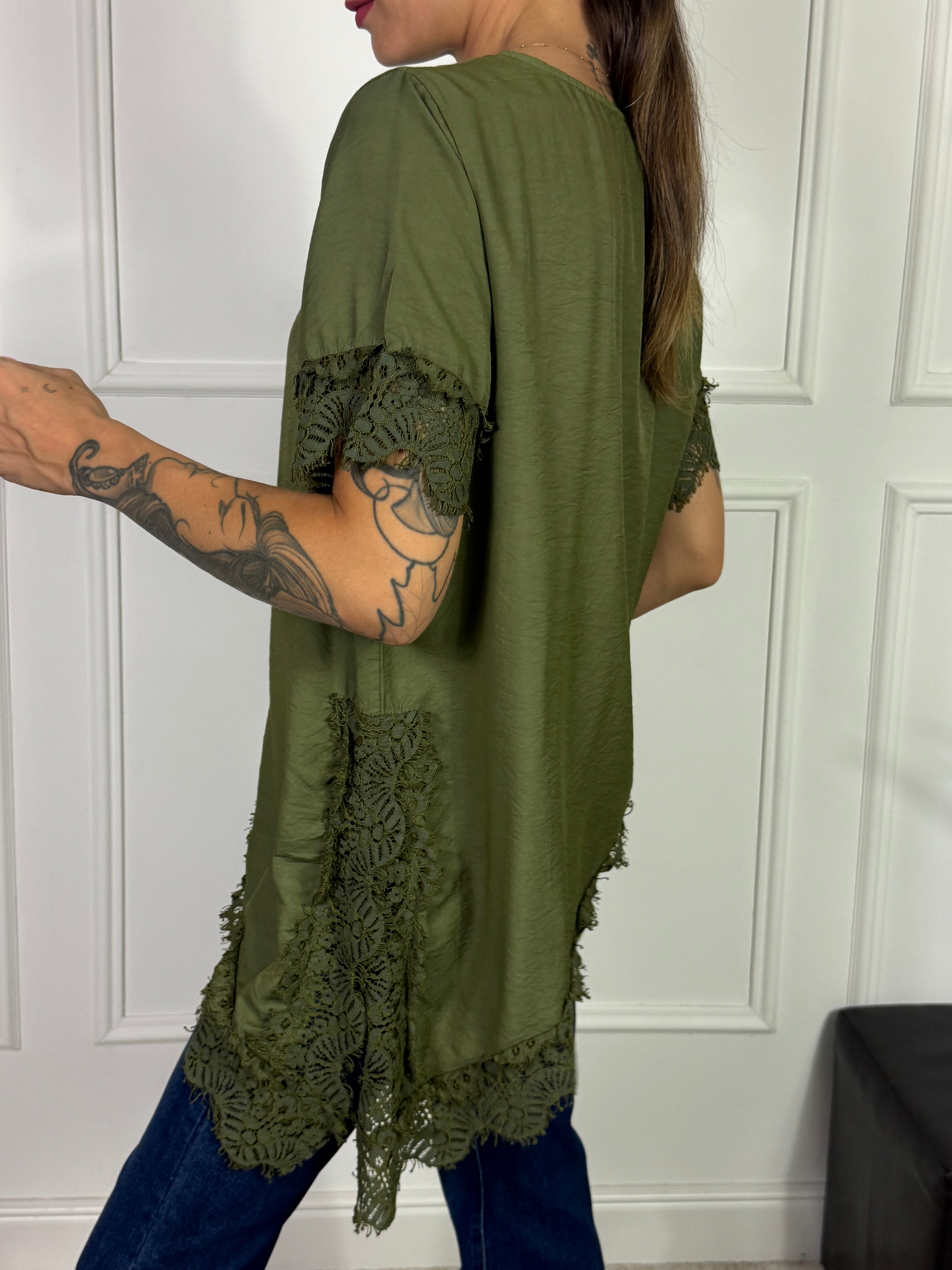 Maglia manica corta asimmetrica VICTORIA ILMH con inserti pizzo