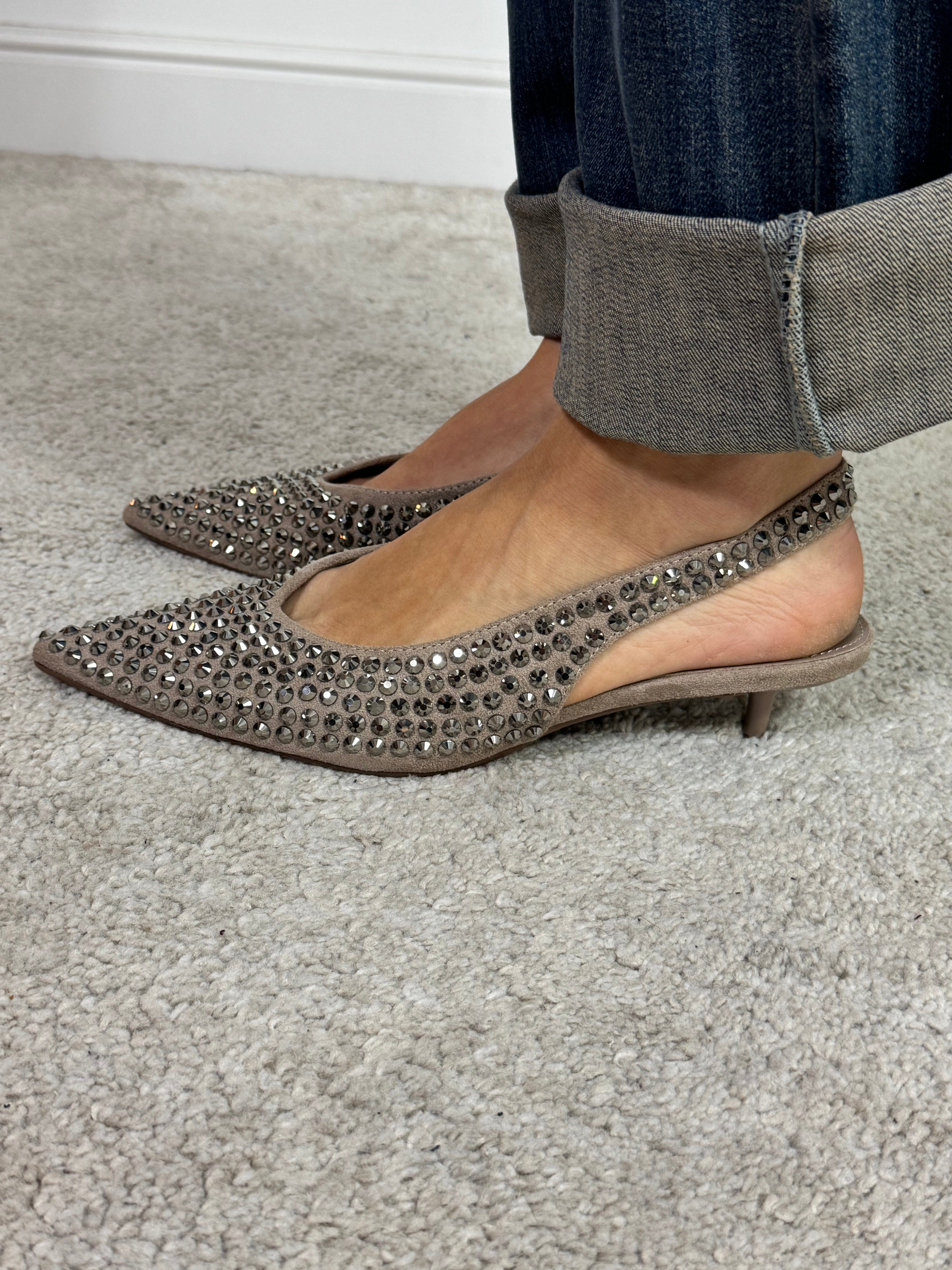 SLINGBACK POINTY-TOE con borchie gioiello ecopelle scamosciata TORTORA