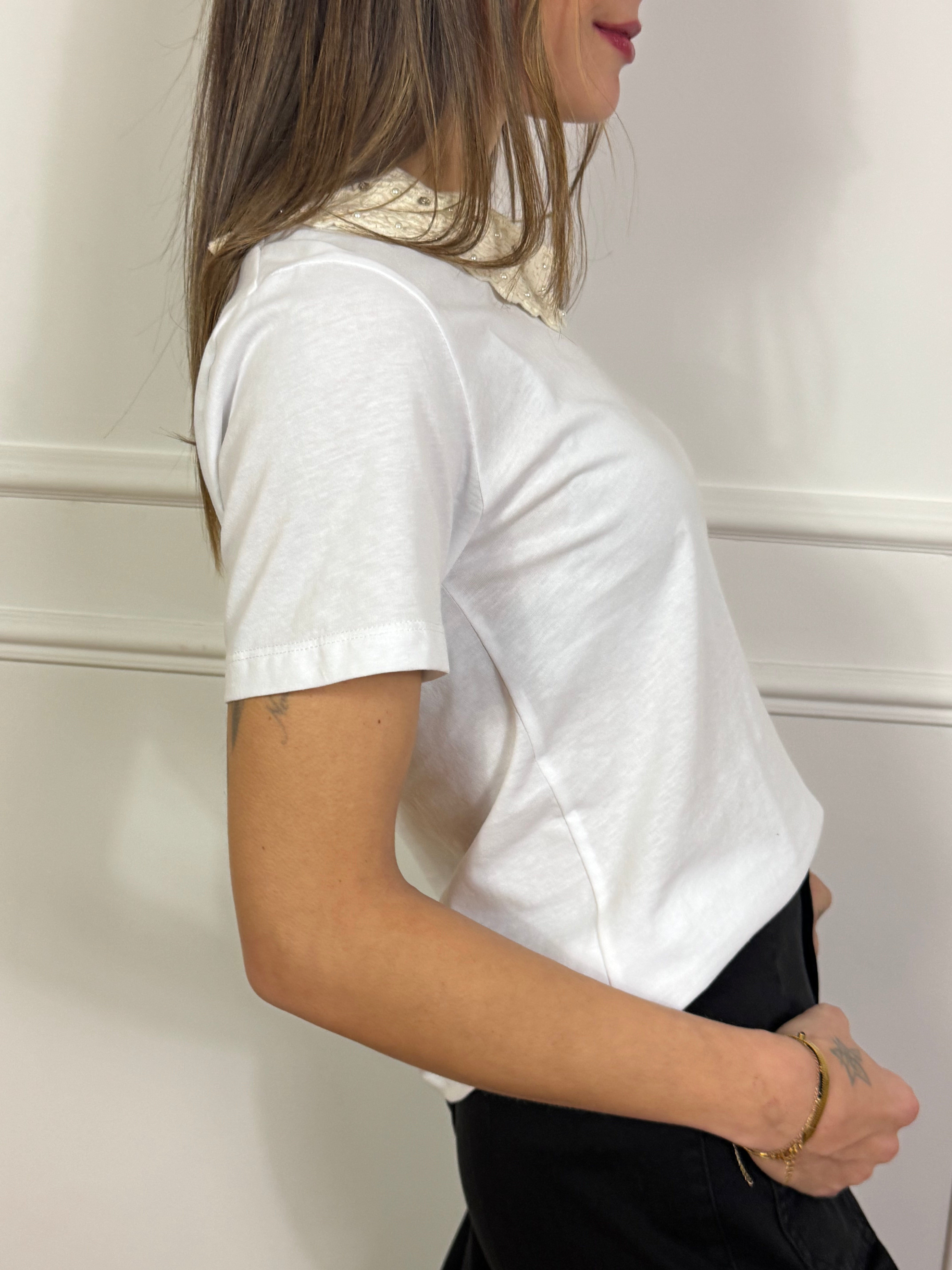 T-shirt in cotone Tensione In colletto removibile con ricamo