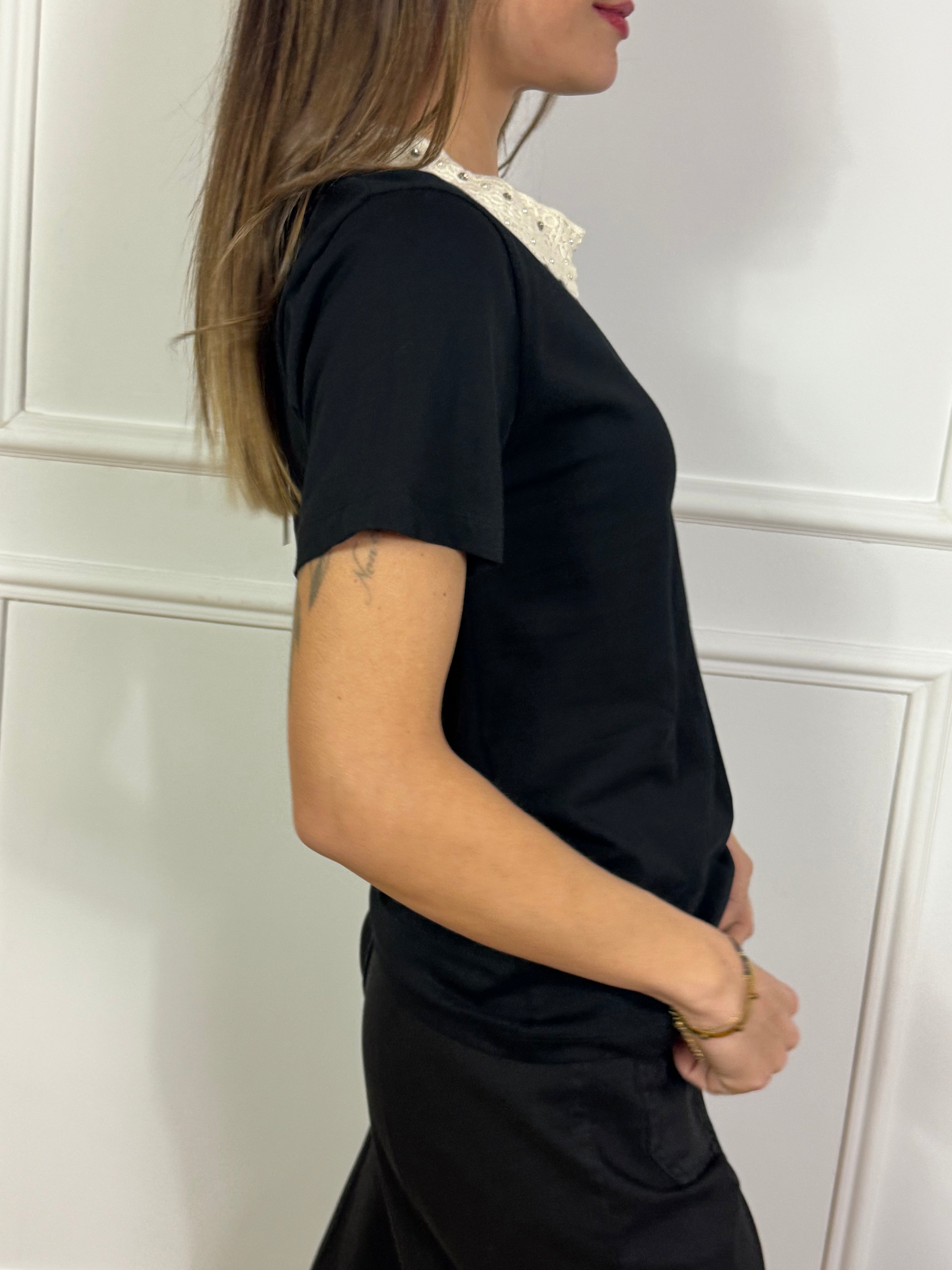 T-shirt in cotone Tensione In colletto removibile con ricamo