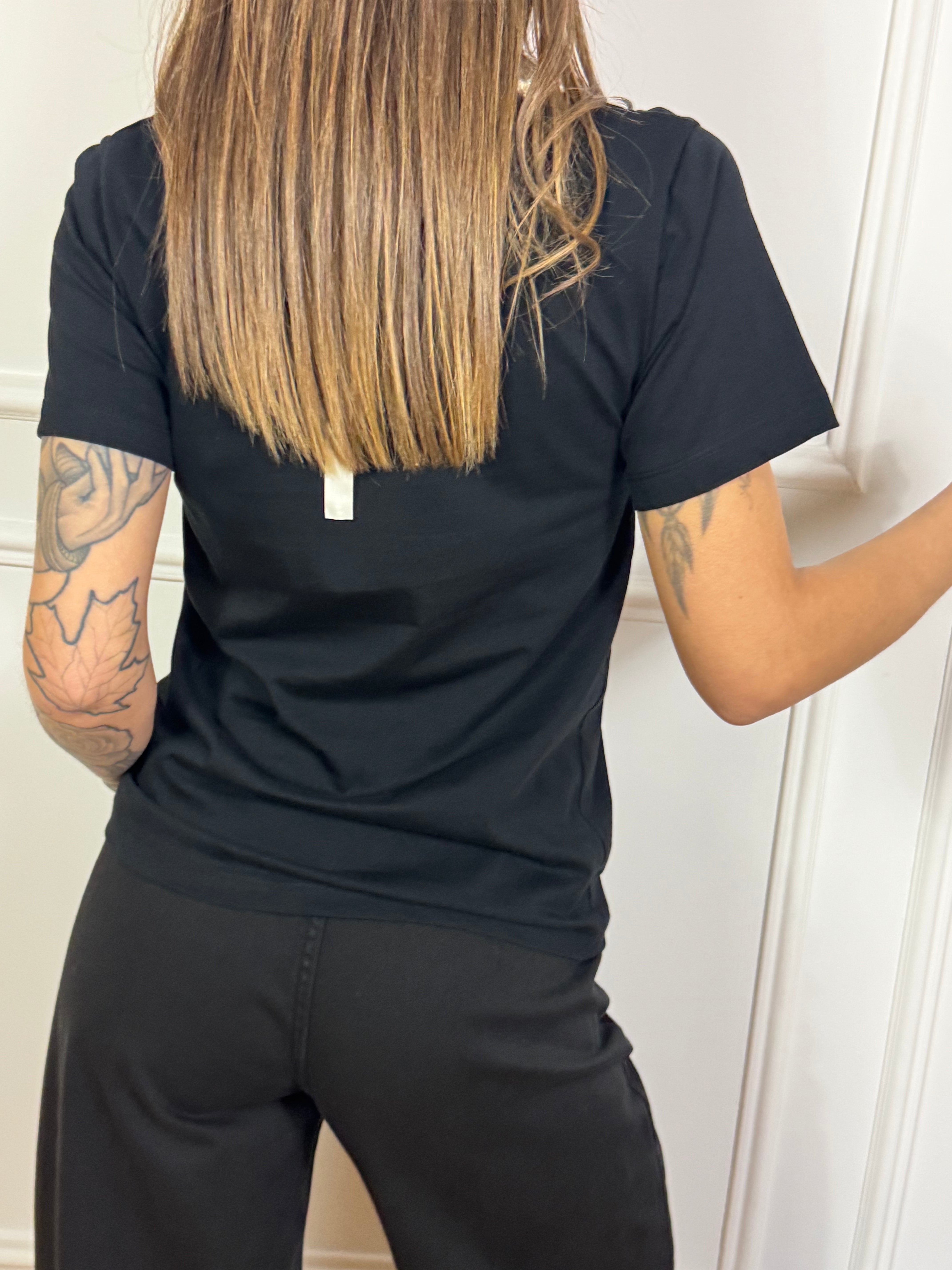 T-shirt in cotone Tensione In colletto removibile con ricamo