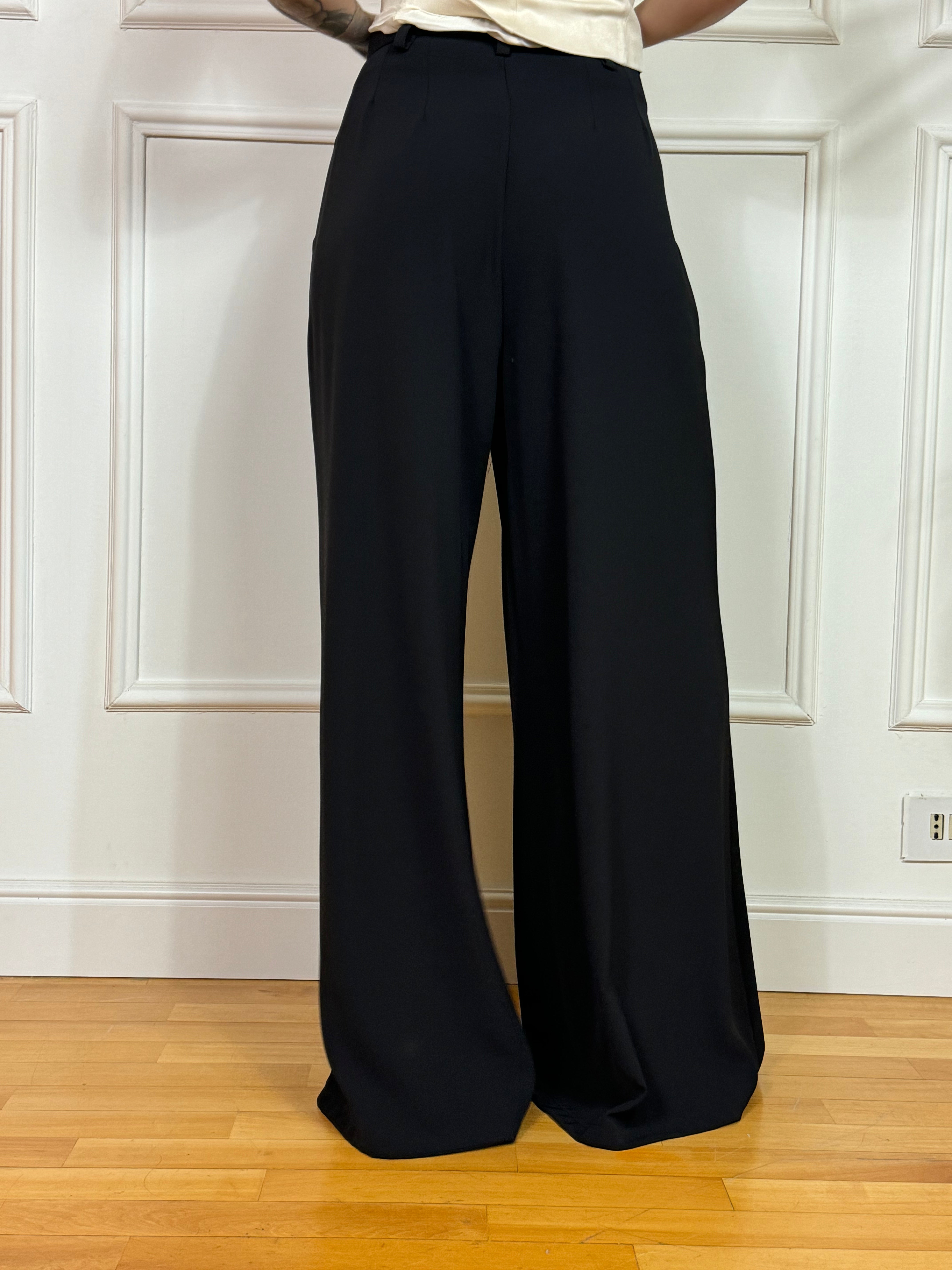 Pantalone a palazzo con pinces e cintura Tensione In