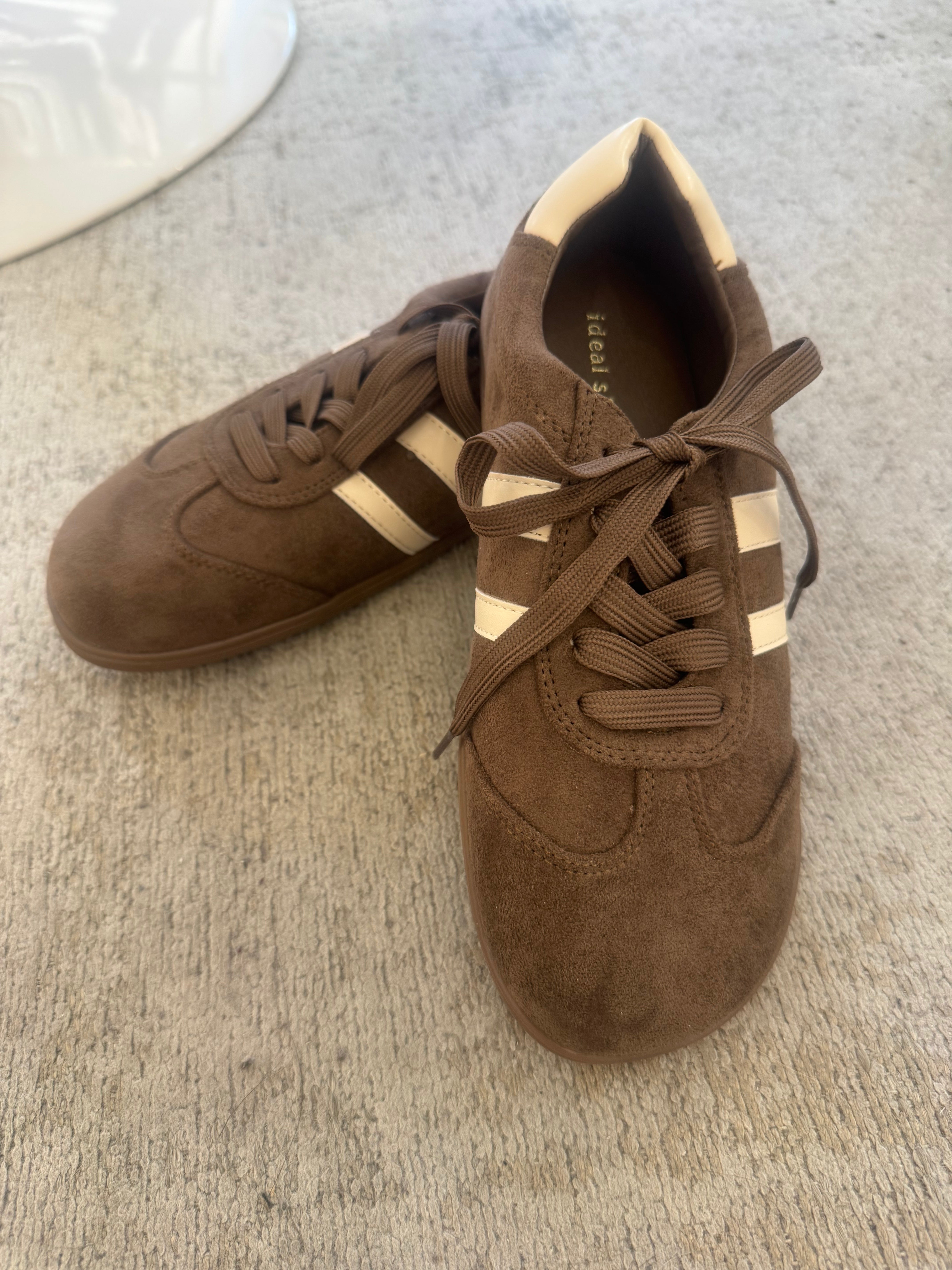 SNEAKERS BASSE PUNTA TONDA con BANDE LATERALI