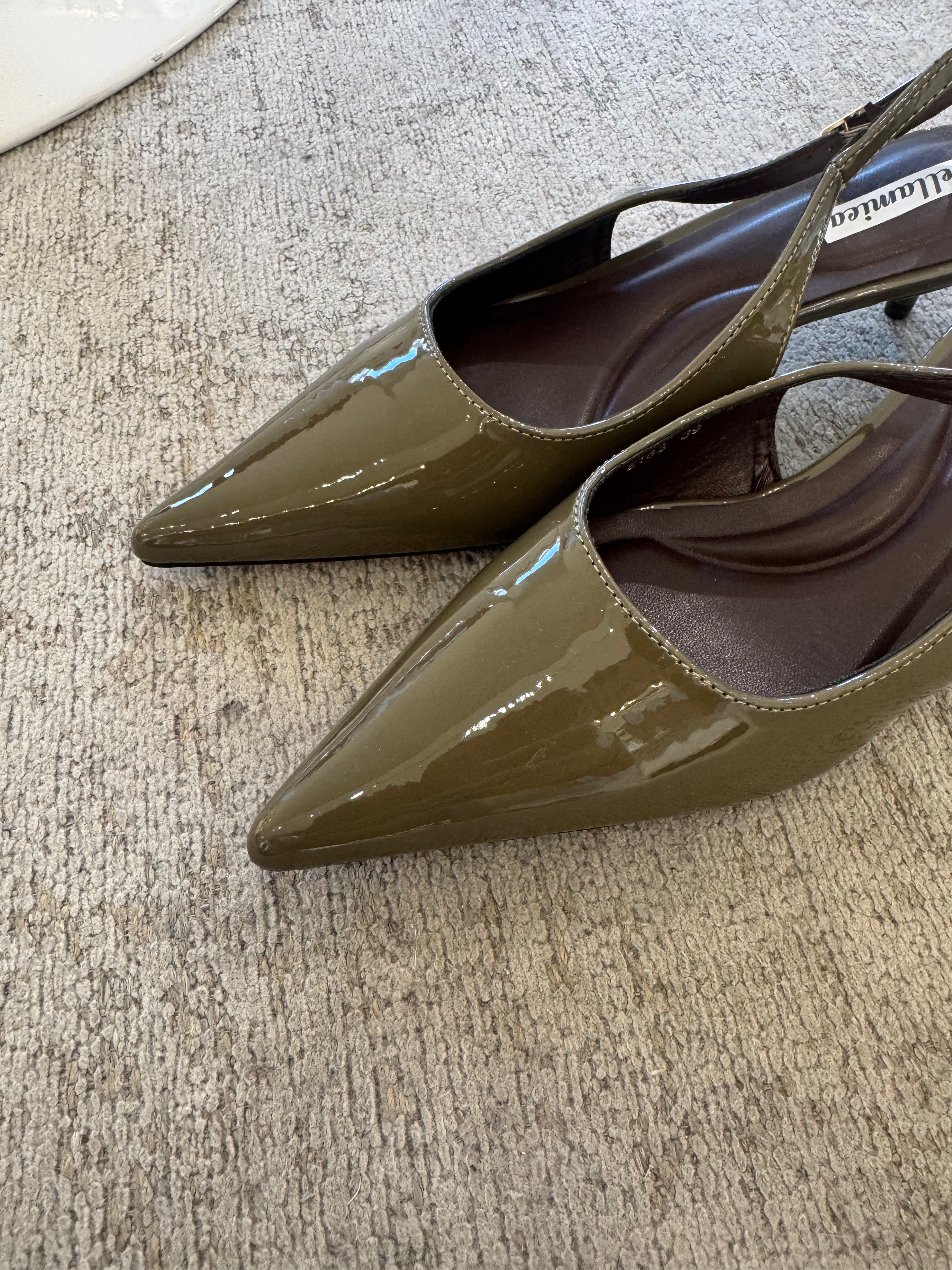 Scarpa A PUNTA con tacco SLINGBACK VERNICE
