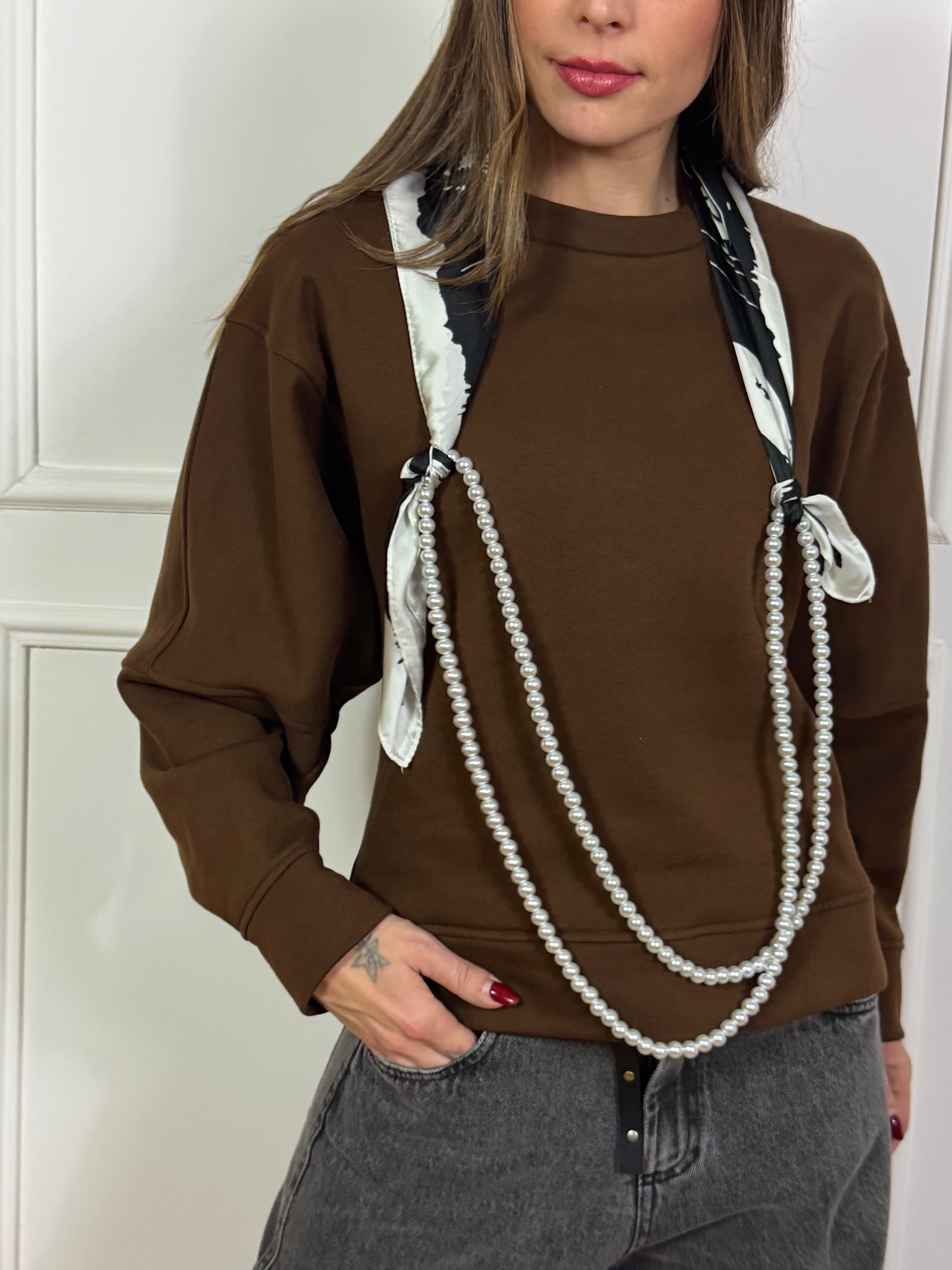 Felpa girocollo Tensione In con FOULARD E PERLE