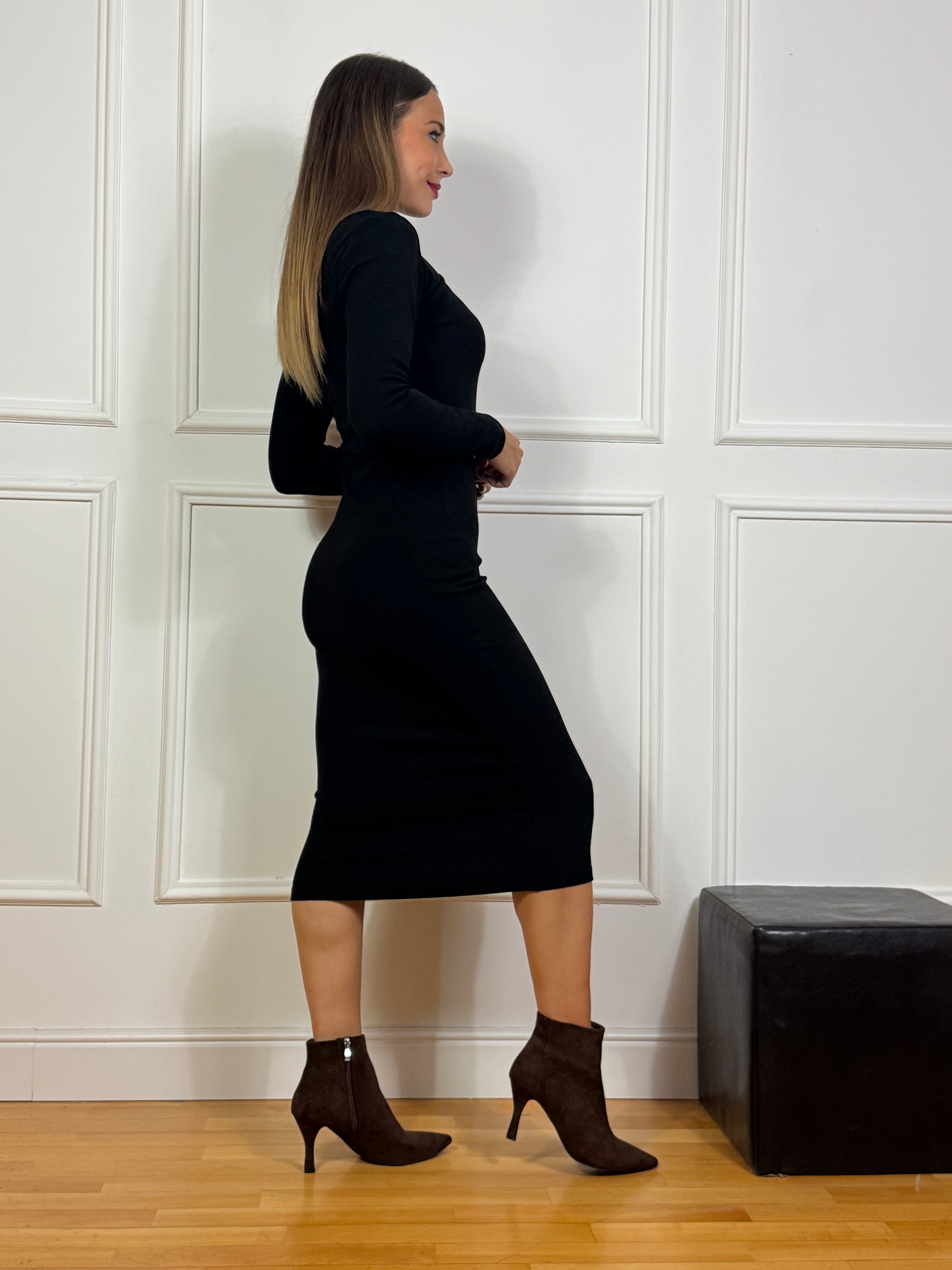 Abito tubino in maglina sottile con cut-out davanti Victoria ILMH