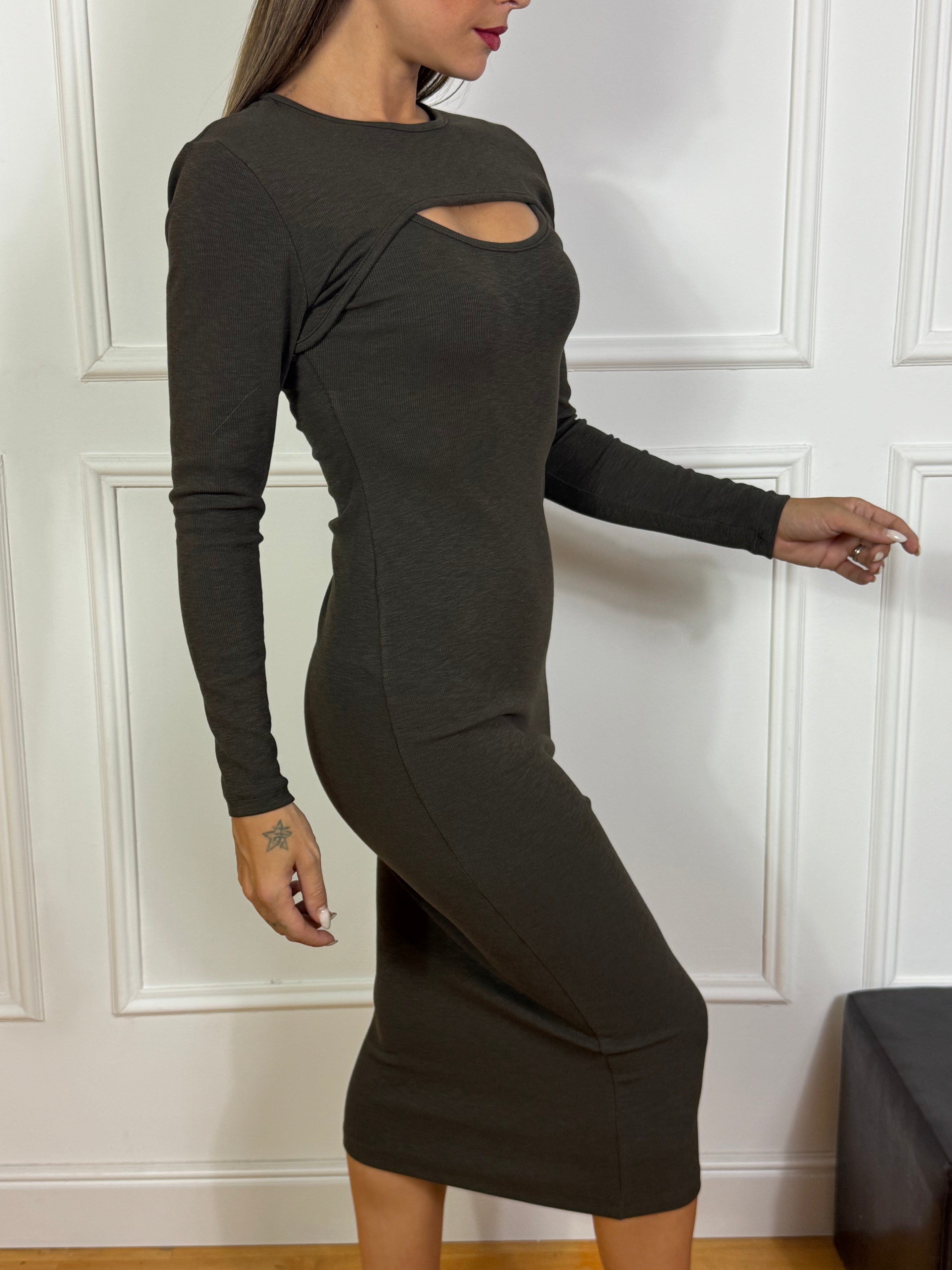 Abito tubino in maglina sottile con cut-out davanti Victoria ILMH