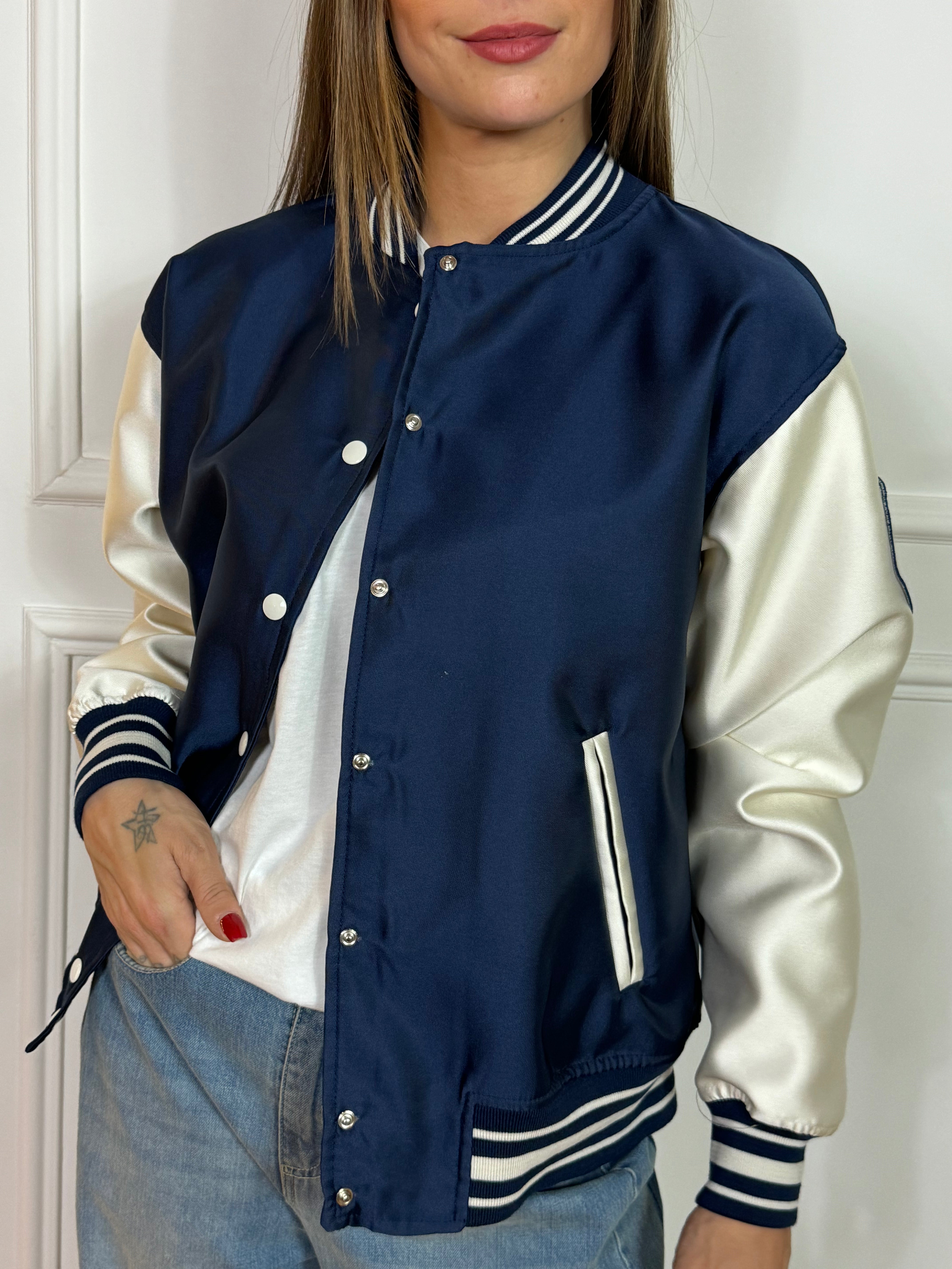 Giacca bomber in misto acetato Tensione In college con patch 23