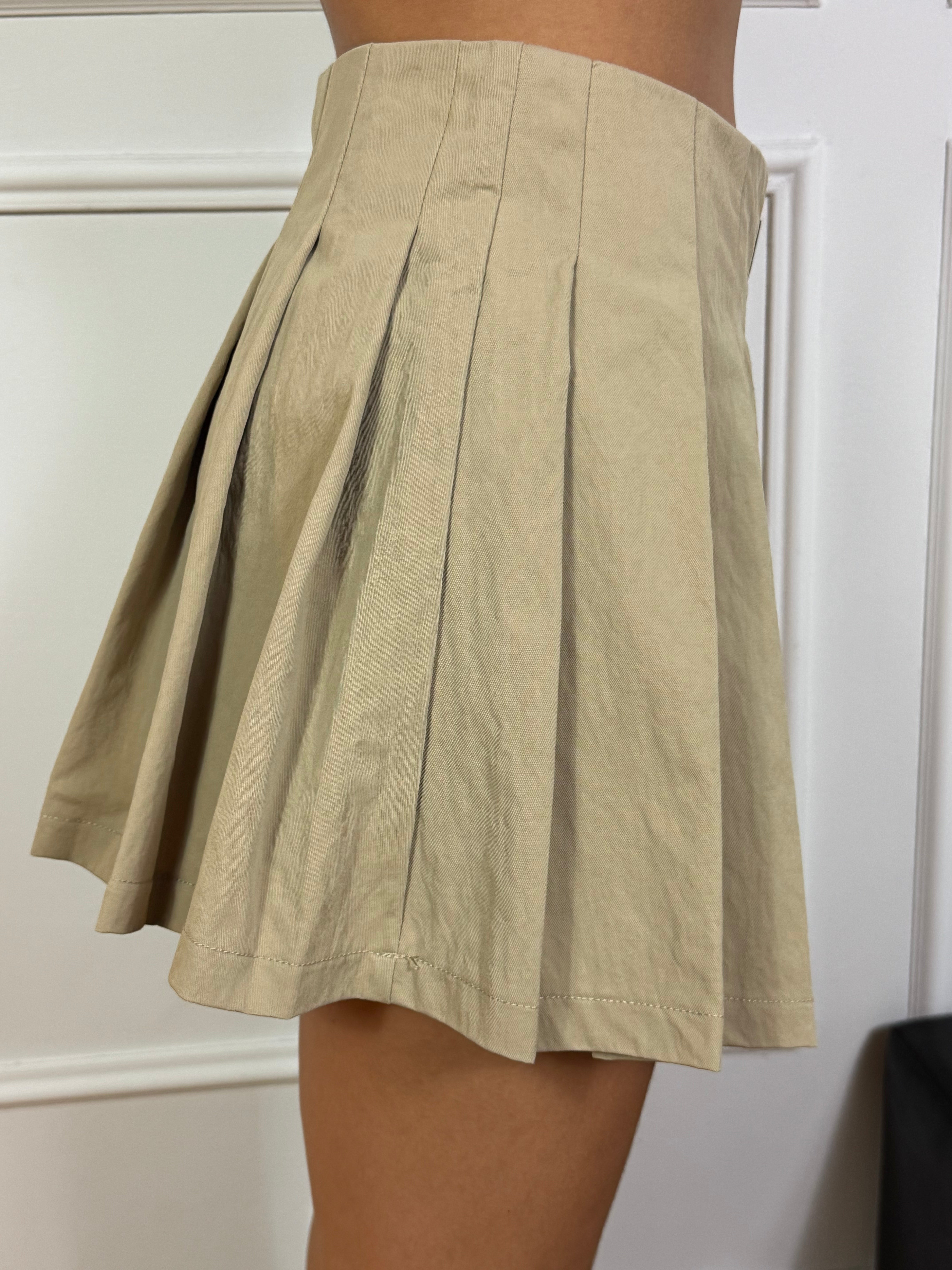 GONNA SHORTS in tela Victoria ILMH con pieghe e fibbia