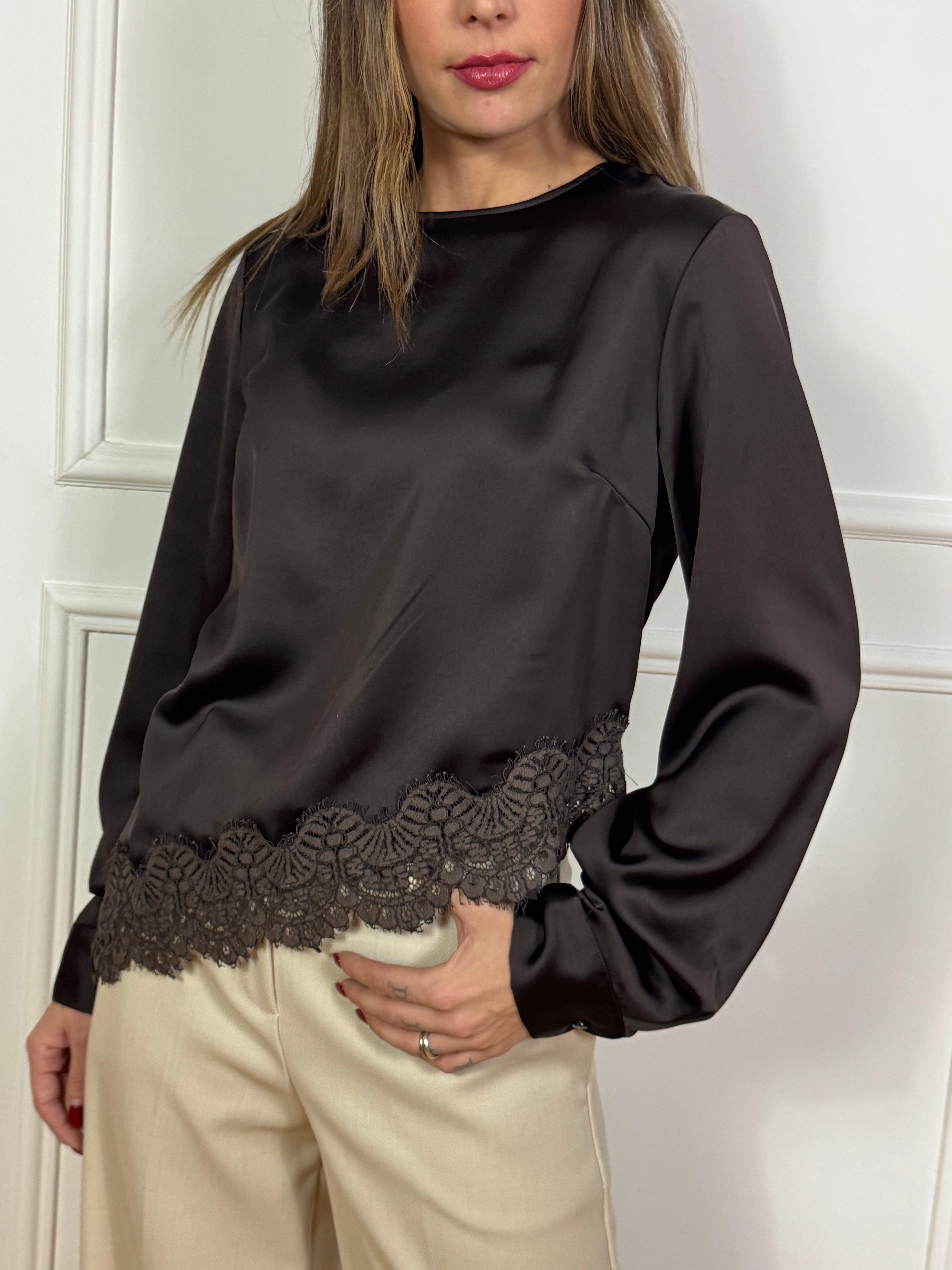 Casacca in raso ASIMMETRICA CON PIZZO Tensione In