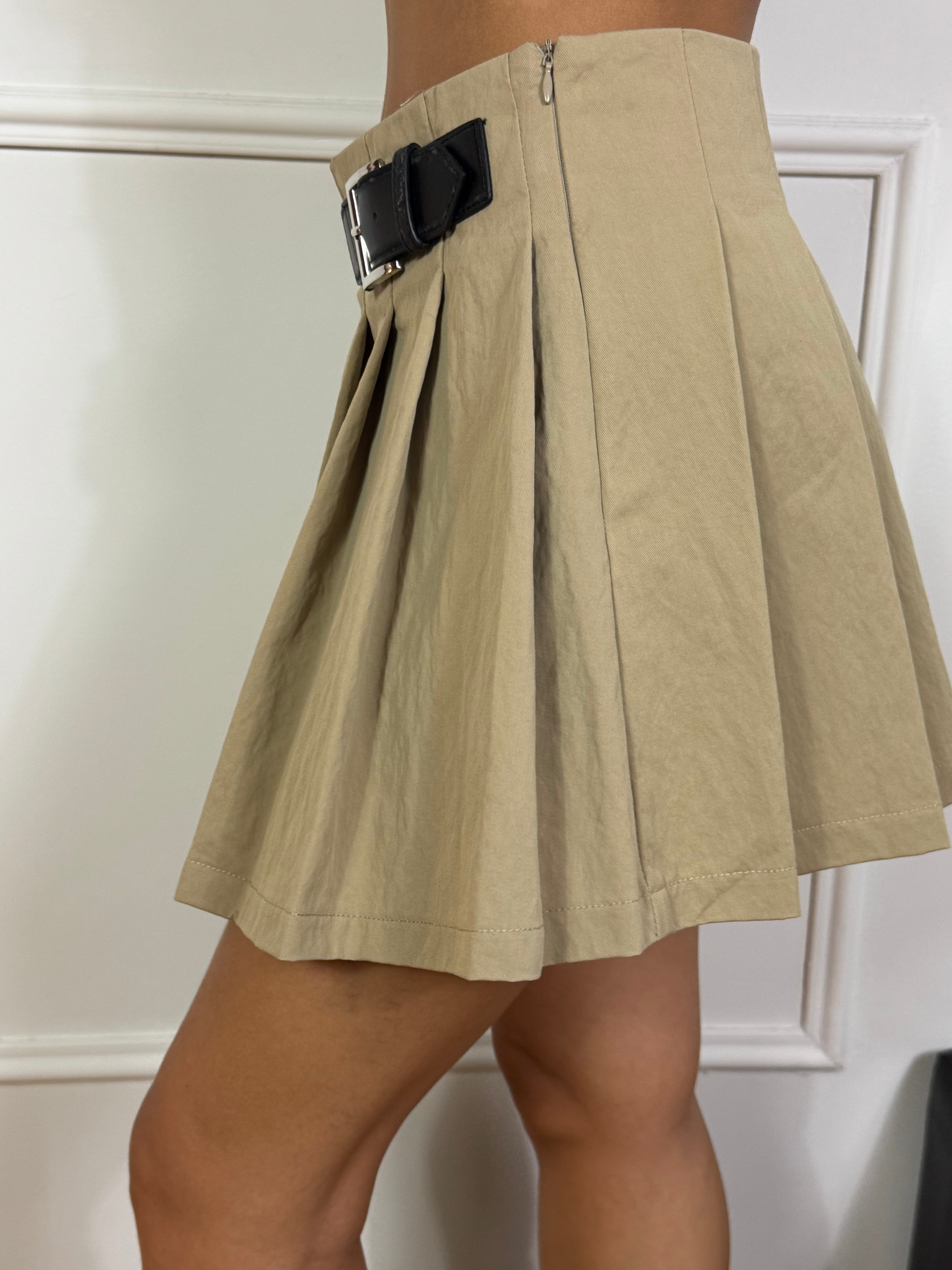 GONNA SHORTS in tela Victoria ILMH con pieghe e fibbia