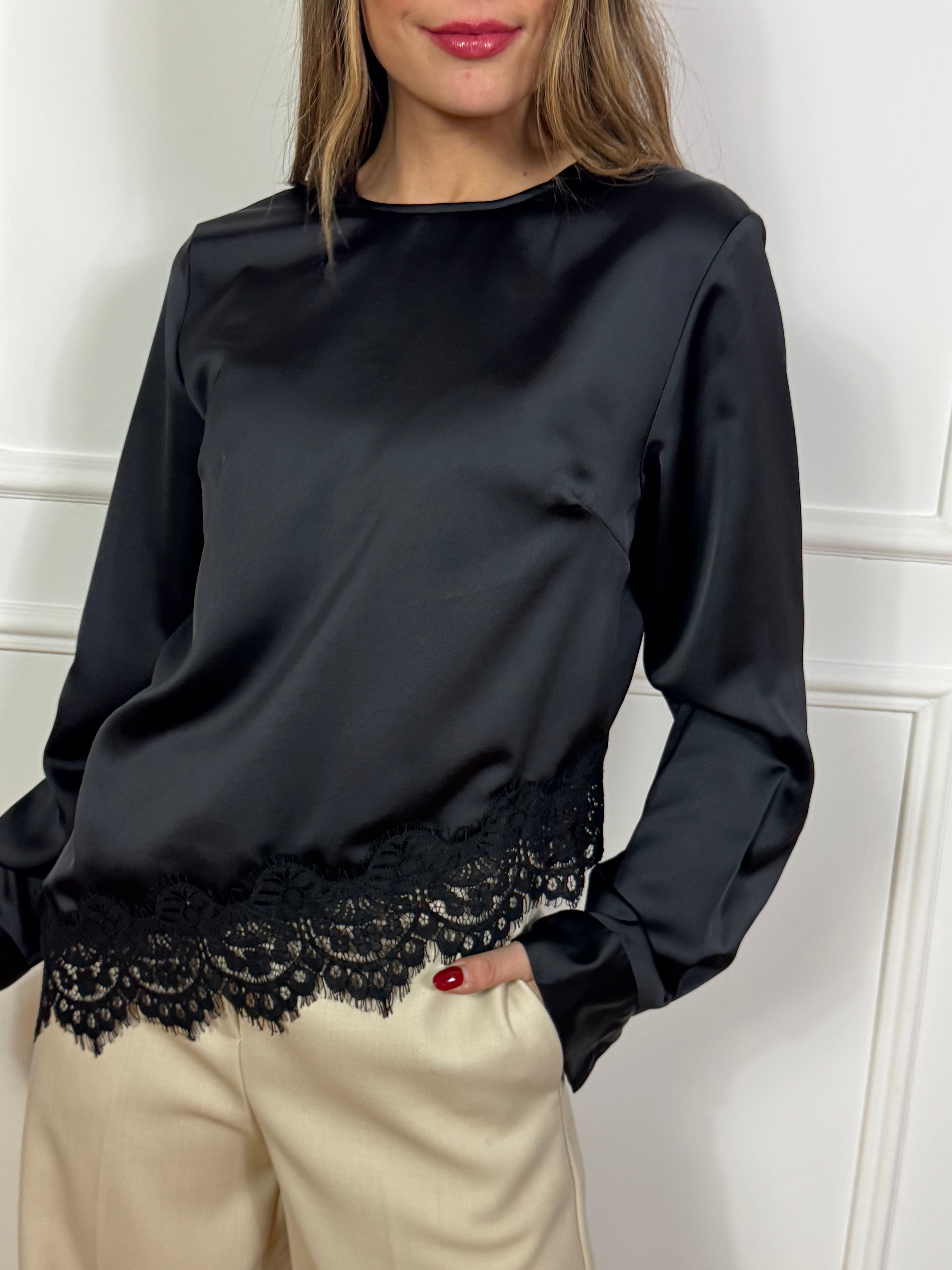 Casacca in raso ASIMMETRICA CON PIZZO Tensione In