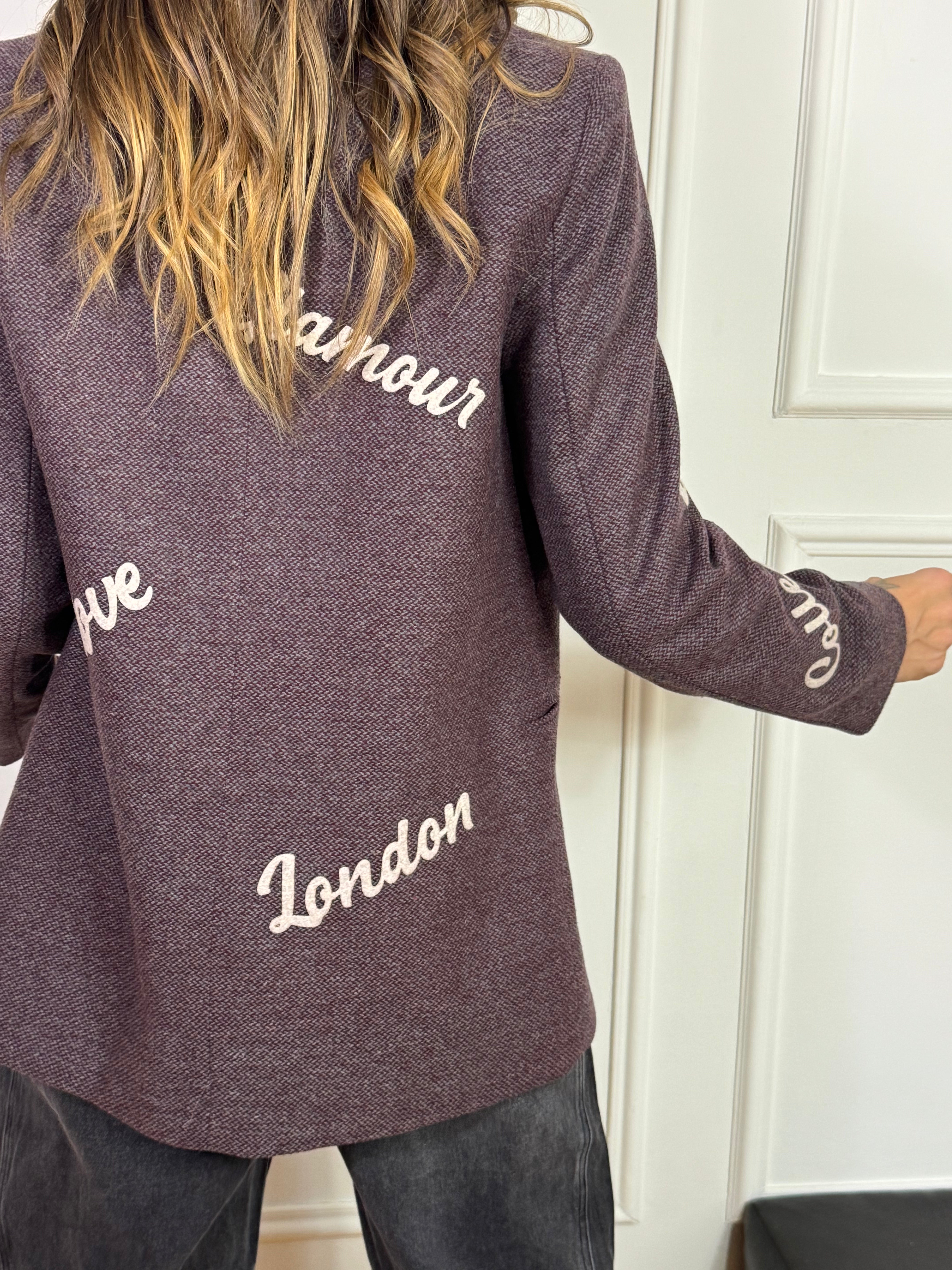 Giacca blazer doppiopetto Susy Mix con applicazioni scritte