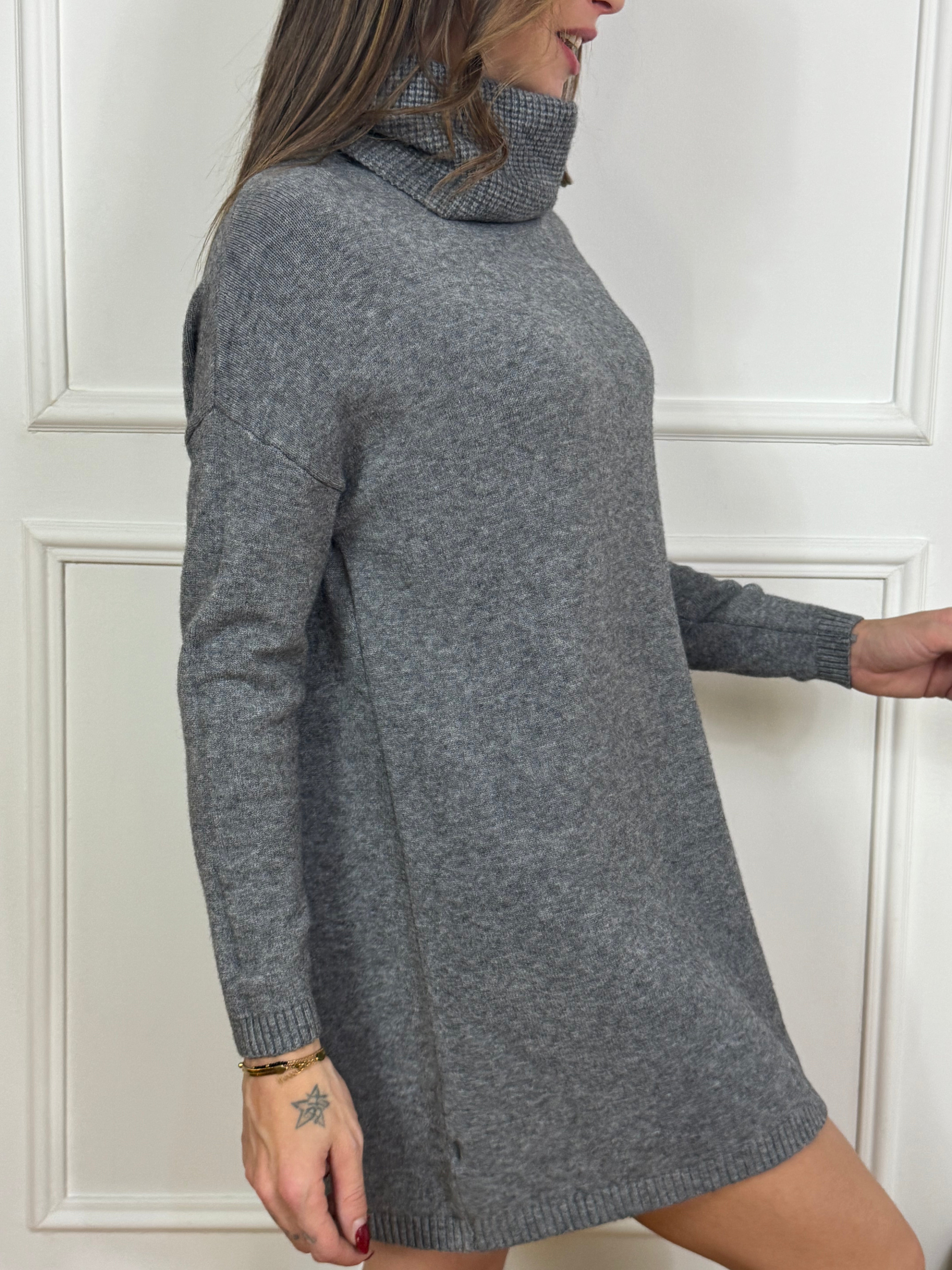 Abito in maglina Kikisix COLLO A CIAMBELLA LAVORATO