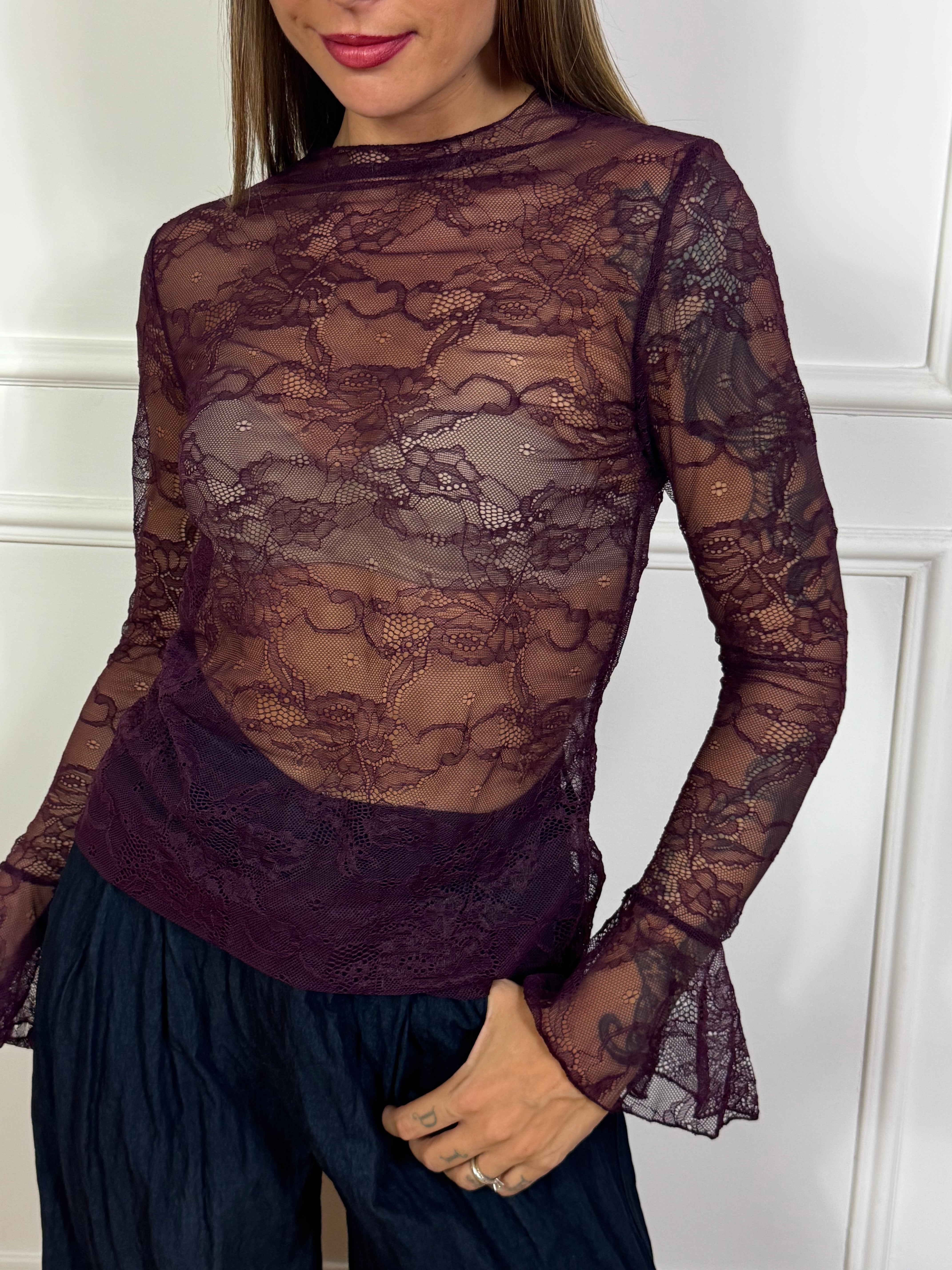 Maglia blusa in pizzo Victoria ILMH con polsino a calla
