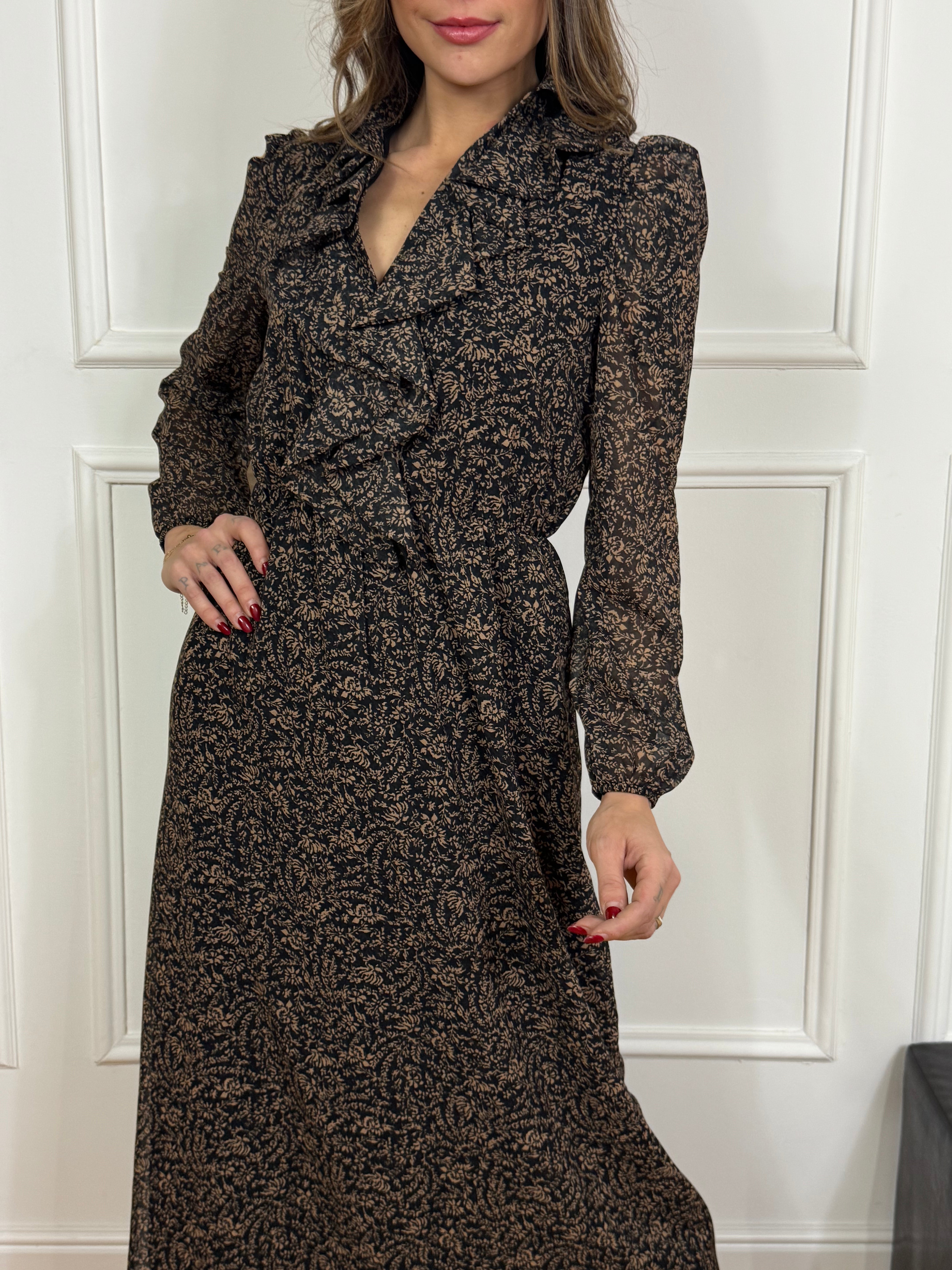 Abito lungo in georgette con volant Kikisix fantasia floreale NERO-BEIGE