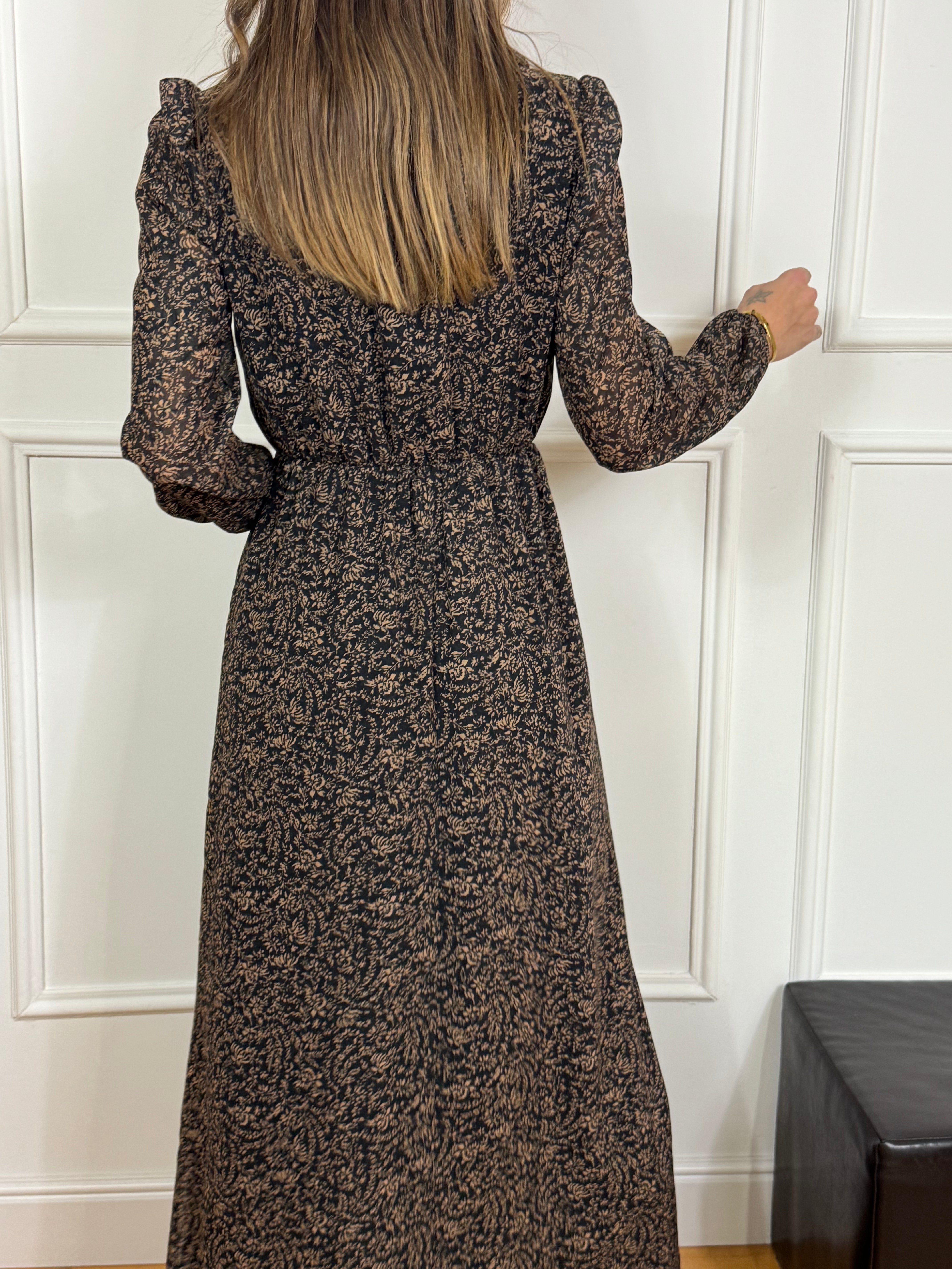 Abito lungo in georgette con volant Kikisix fantasia floreale NERO-BEIGE