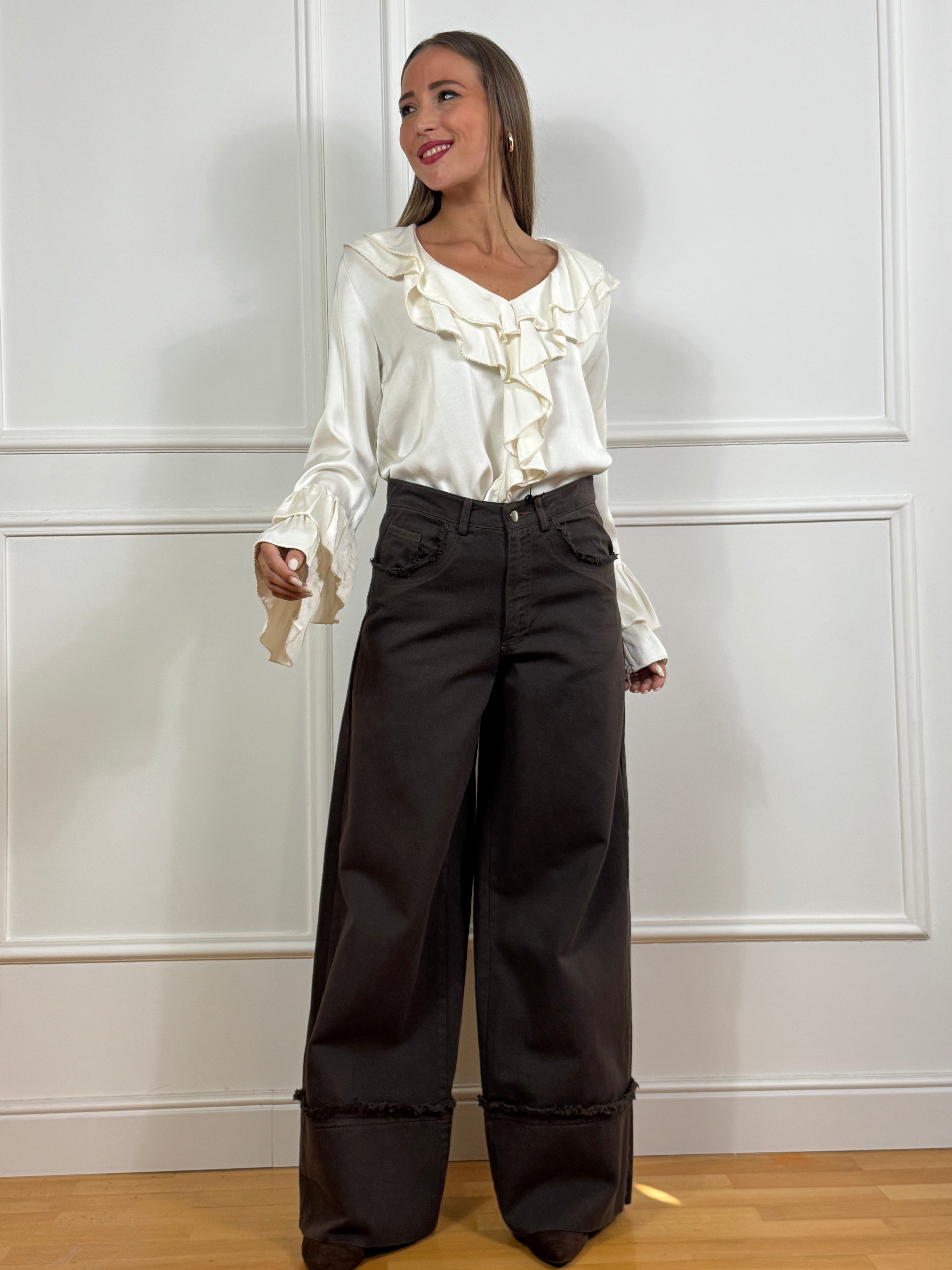 Jeans OVER AMPIO CON RISVOLTO Victoria ILMH con BORDI SFRANGIATI