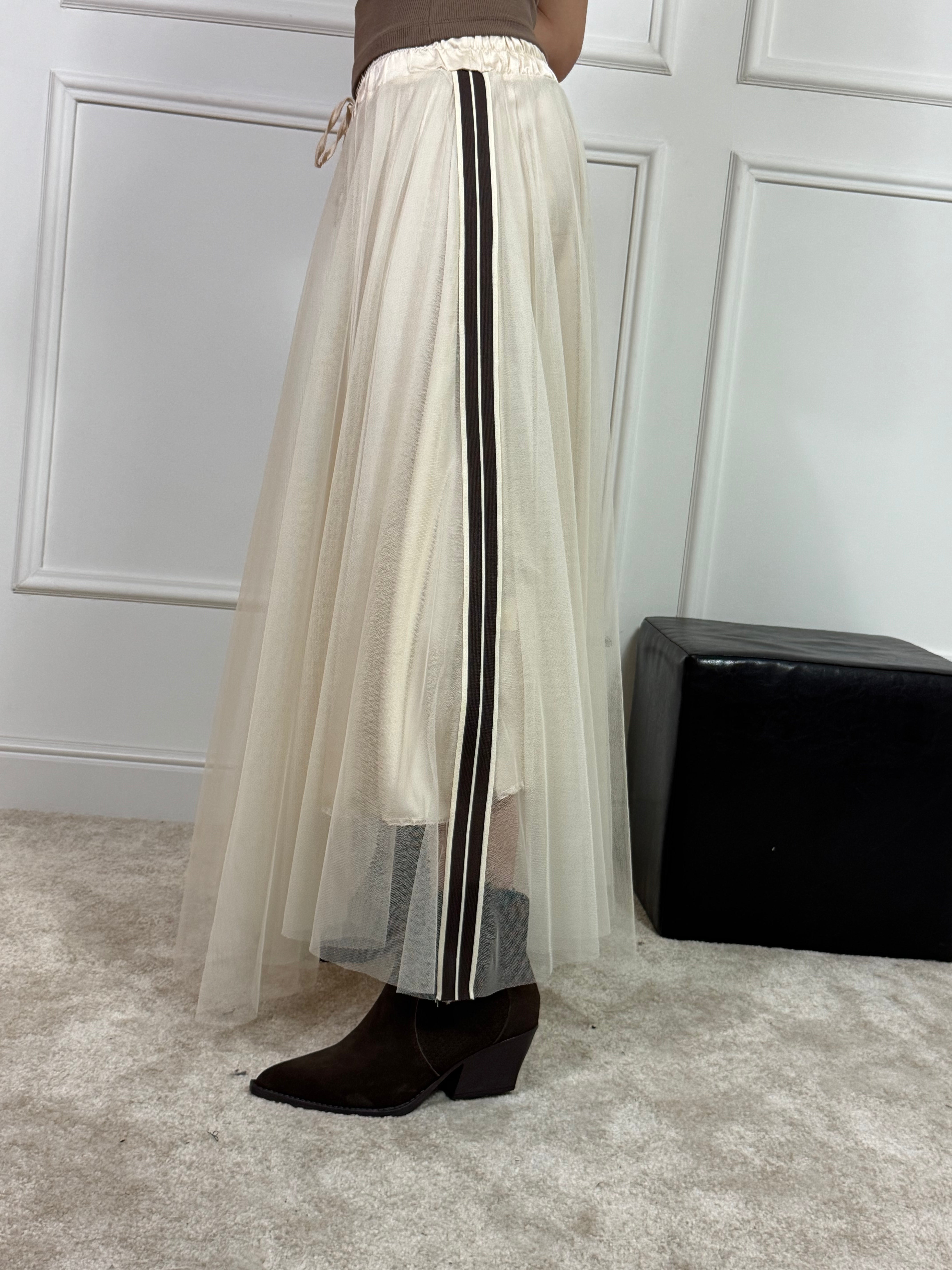 Gonna con tulle e dettagli in raso Susy Mix BANDE LATERALI