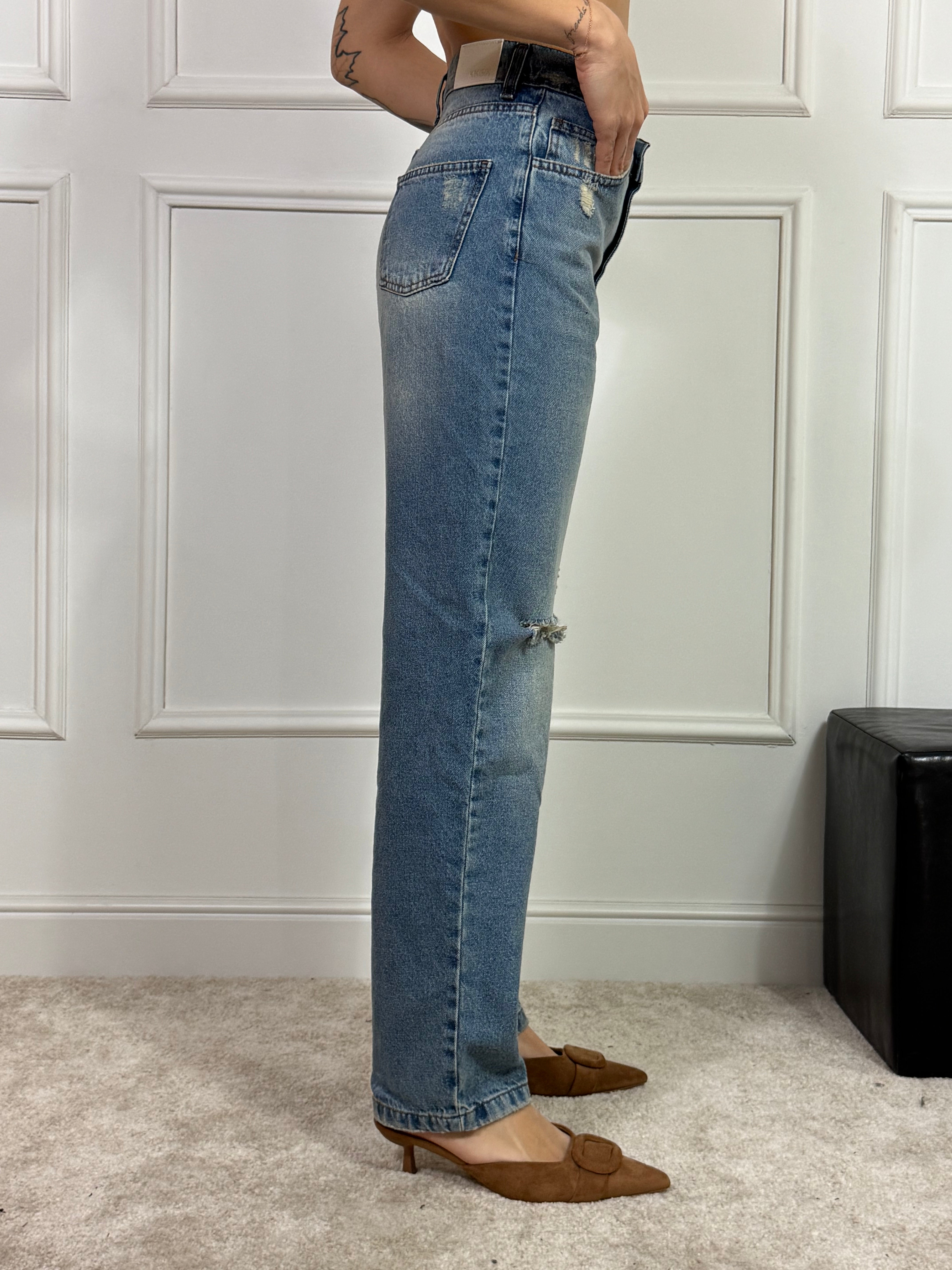 Jeans Kikisix dritto con baffi e rotture